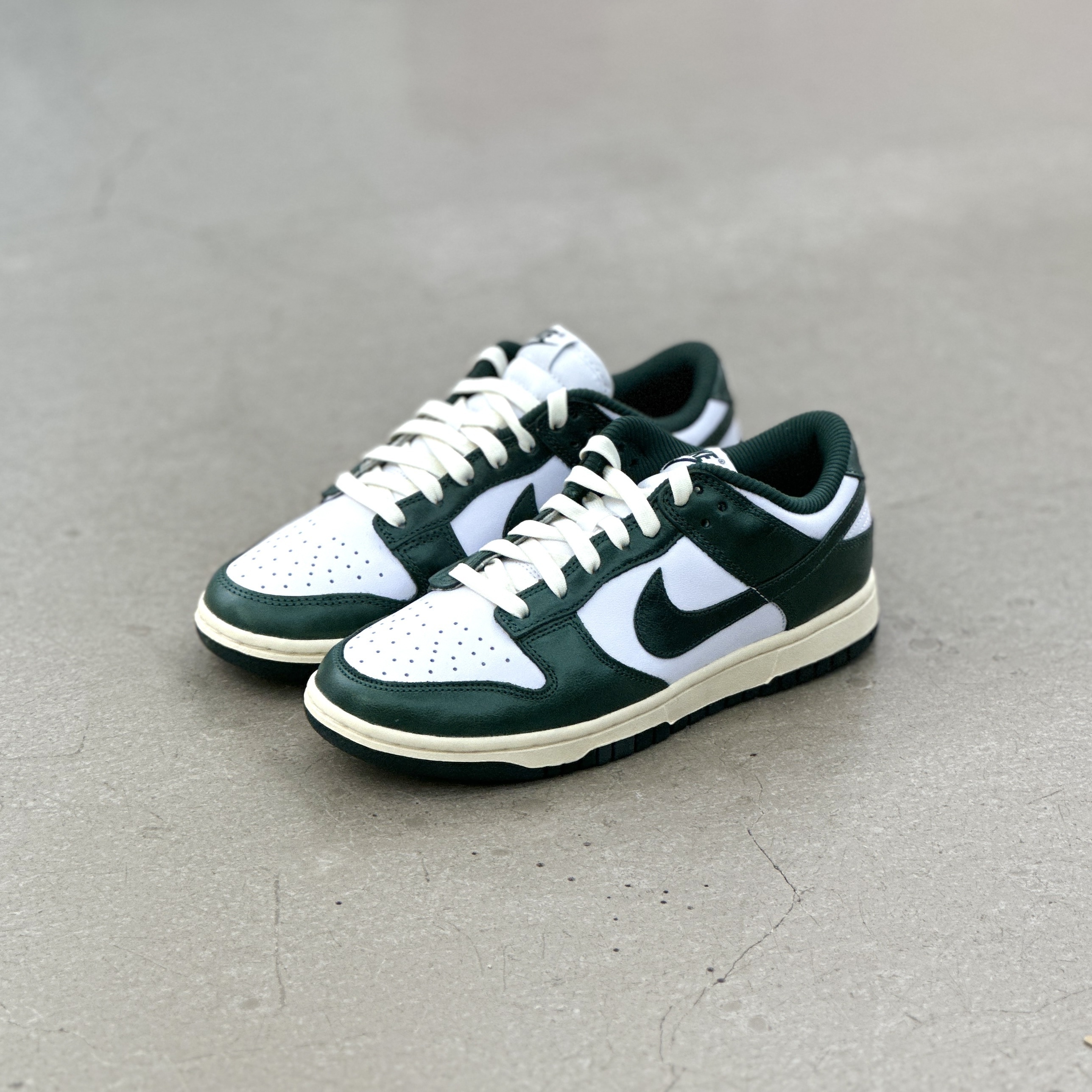 Nike Dunk Low W Vintage Green l DQ8580-100