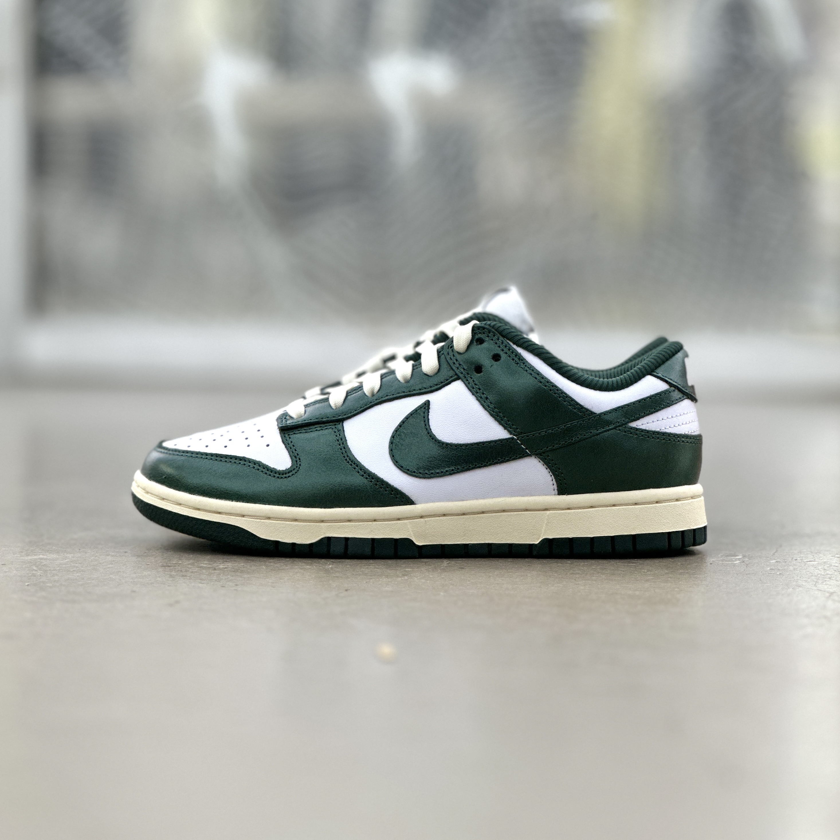 Nike Dunk Low W Vintage Green l DQ8580-100