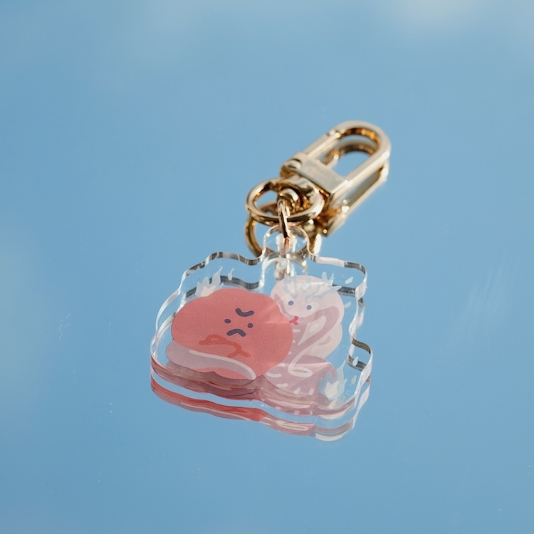 🔥 怒君 × 氣焱蛇  氣焱蛇，天地間的熾焰之靈，每當牠憤怒，頭頂的火苗就會熊熊燃燒!  怒火燃燒的瞬間，天雷滾滾，烈焰焚天！  與怒君並肩時，他們的氣勢能讓小人和奧客退散，邪靈避跡。  這對組合就像神話中的戰神與炎龍，所到之處皆化為淨土，為你守護一方安寧！⚡🔥