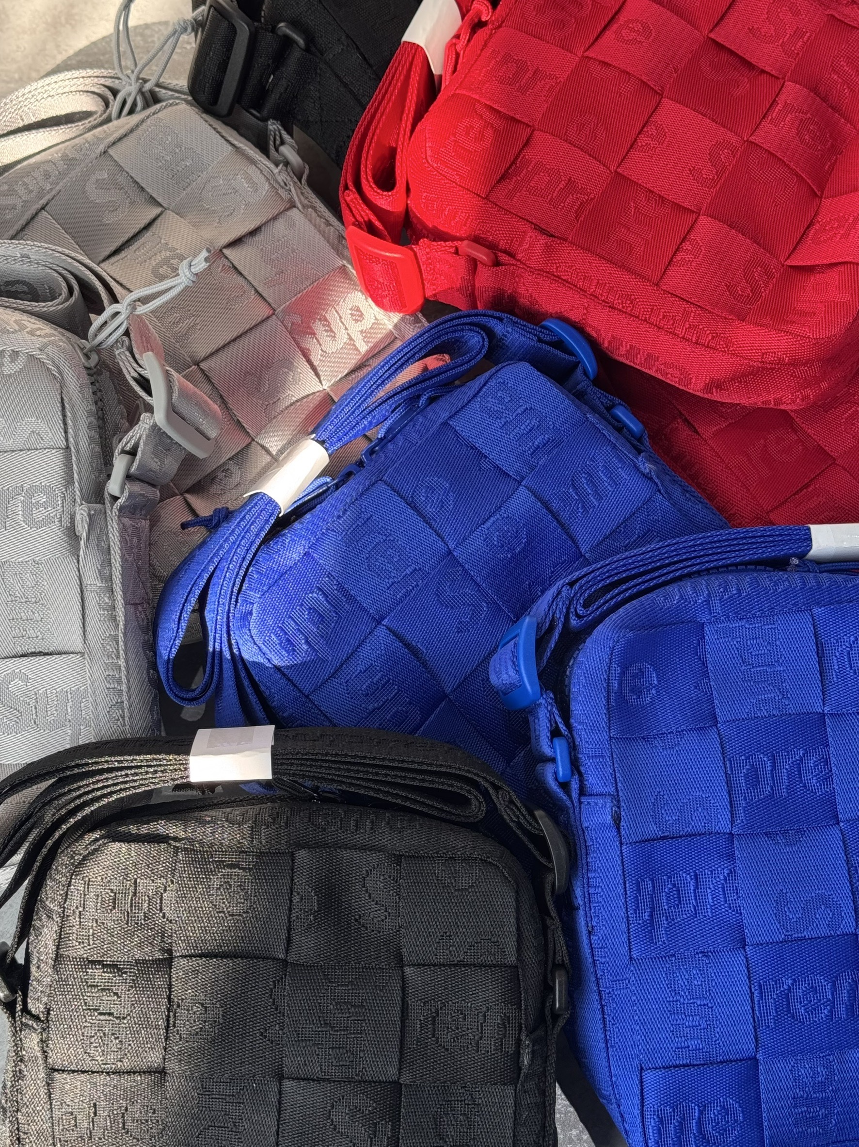 Supreme Woven 滿版Logo 編織肩背包