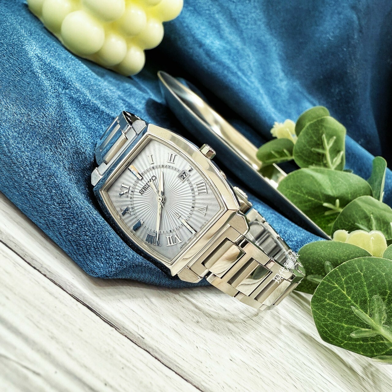 【SEIKO 精工】 LUKIA 太陽能酒桶型電波女錶1B32-0AV0S 27.4mm 現代鐘錶