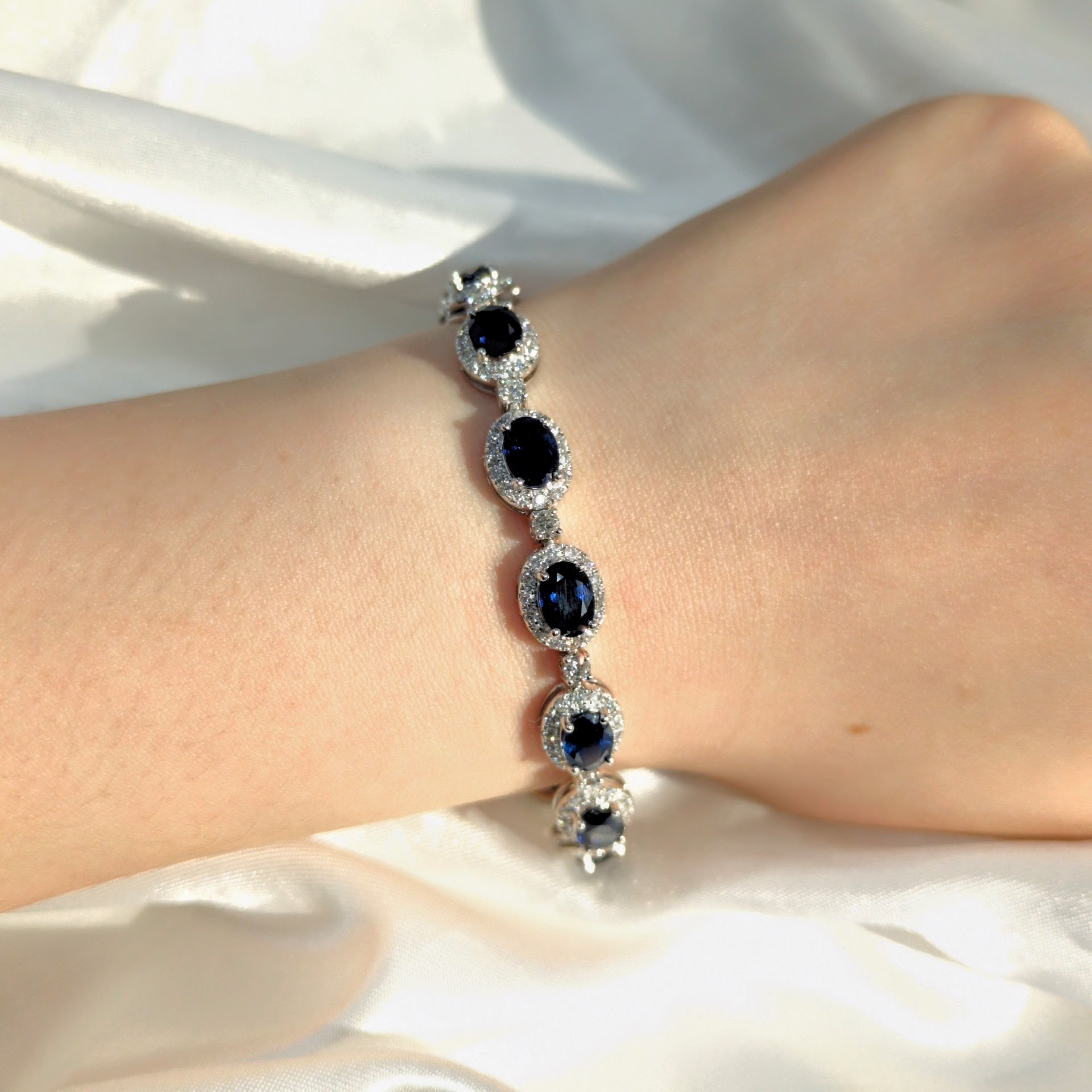 18K White Gold 11.24ct Sapphire and Diamond Bracelet