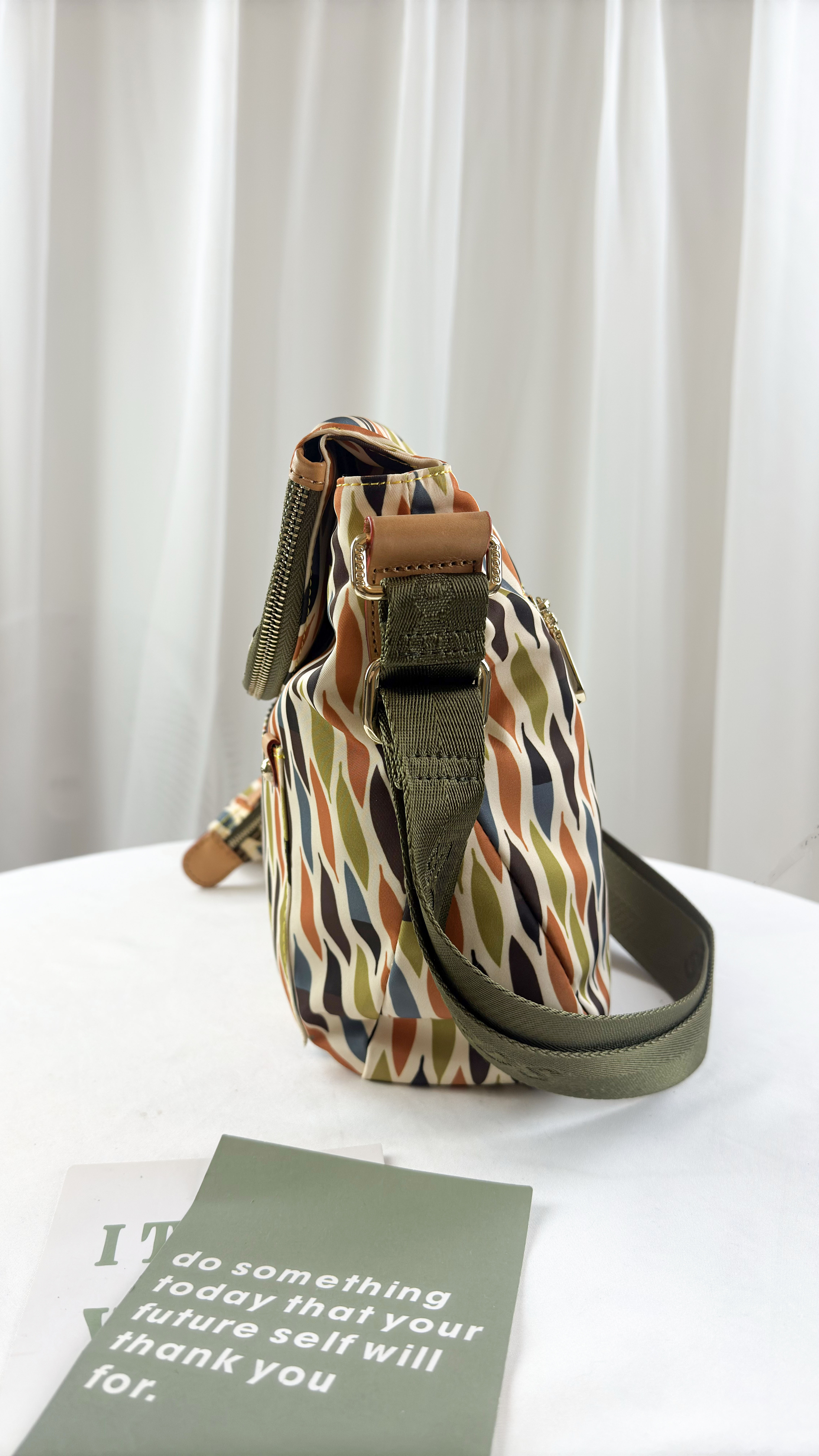 GOODS 小草拼色防潑水側背包 #2736