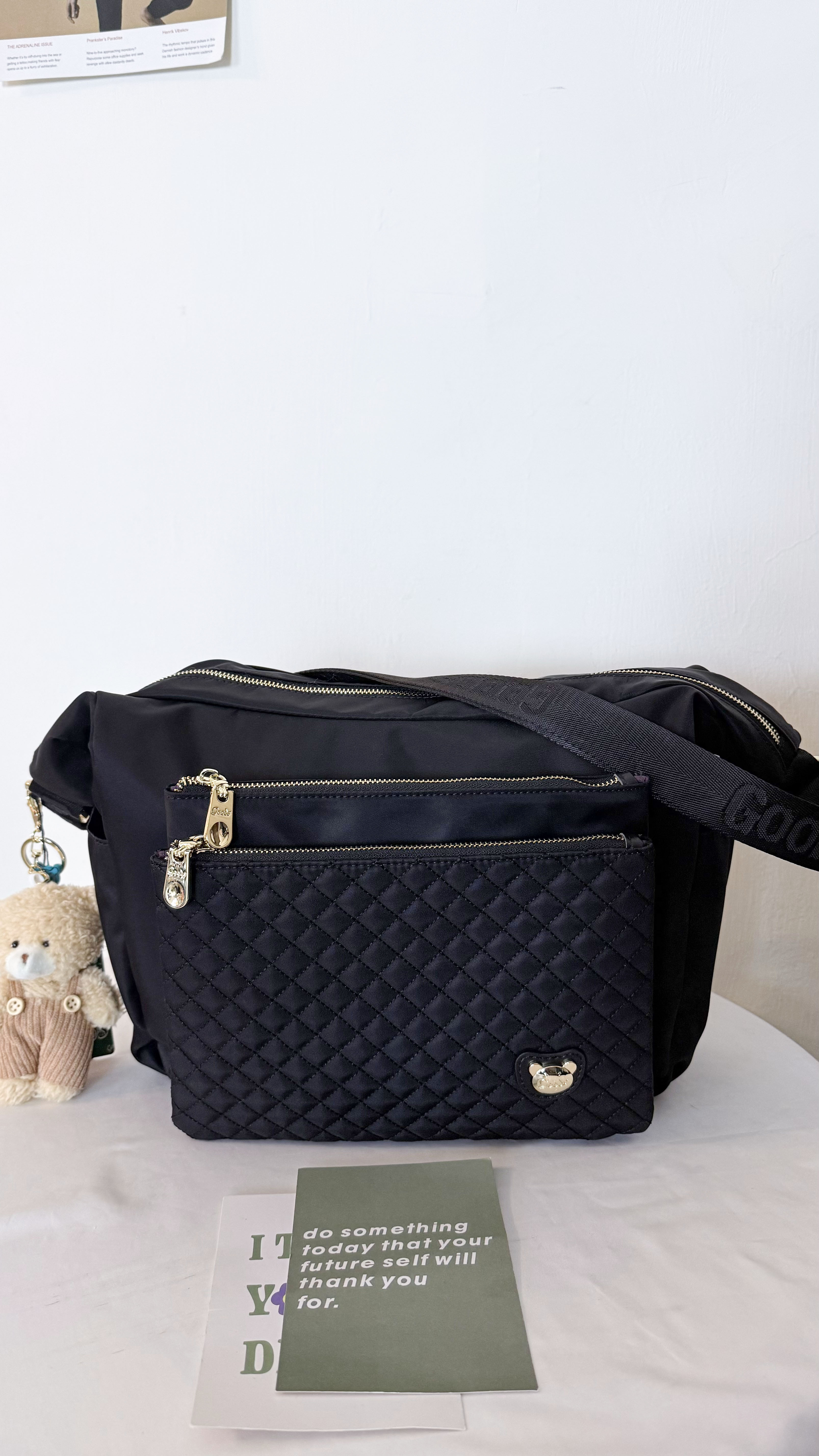 GOODS 黑色菱格紋防潑水側背包 附小熊吊飾 #2893