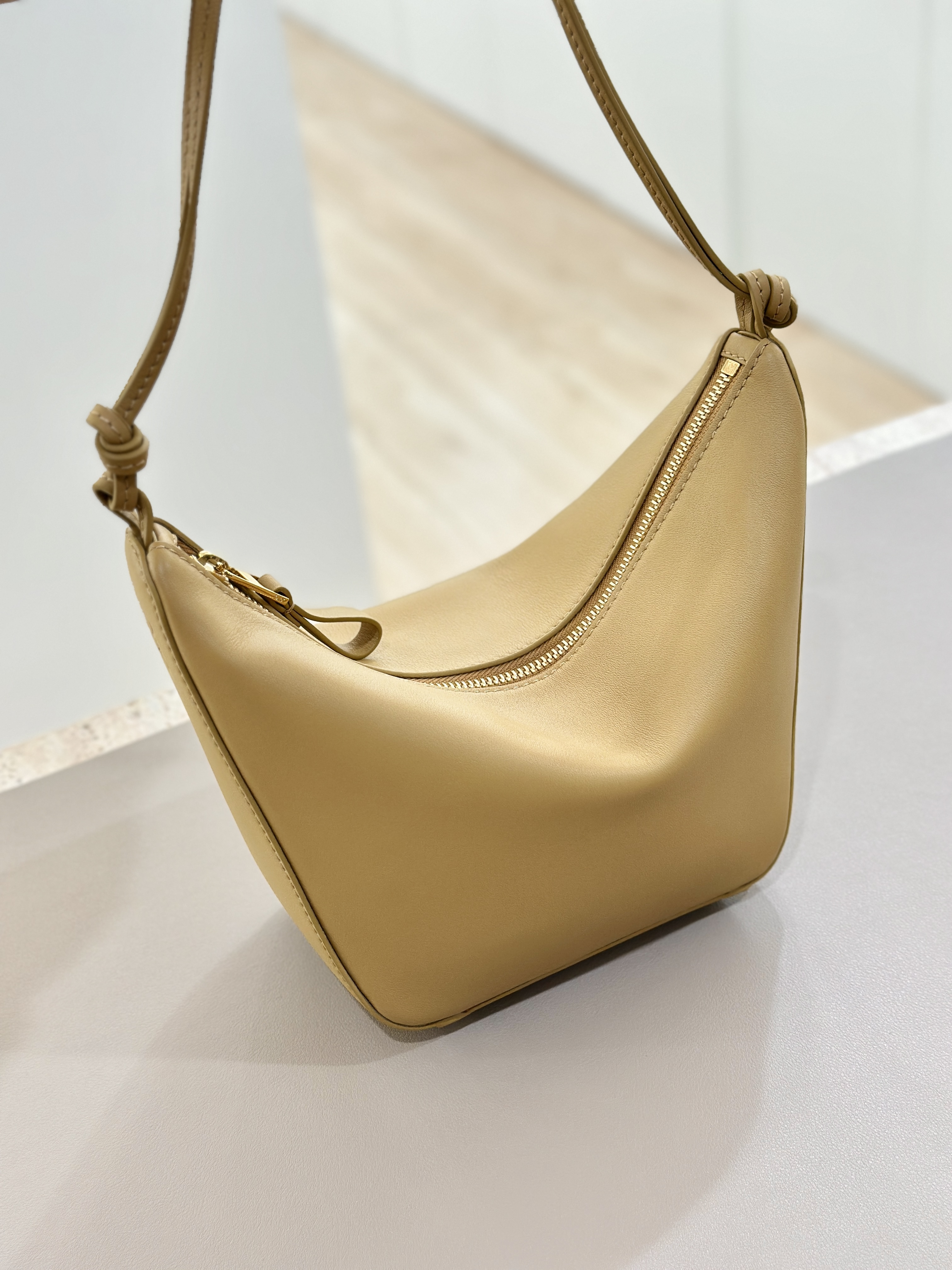 LOEWE Hammock Hobo Mini