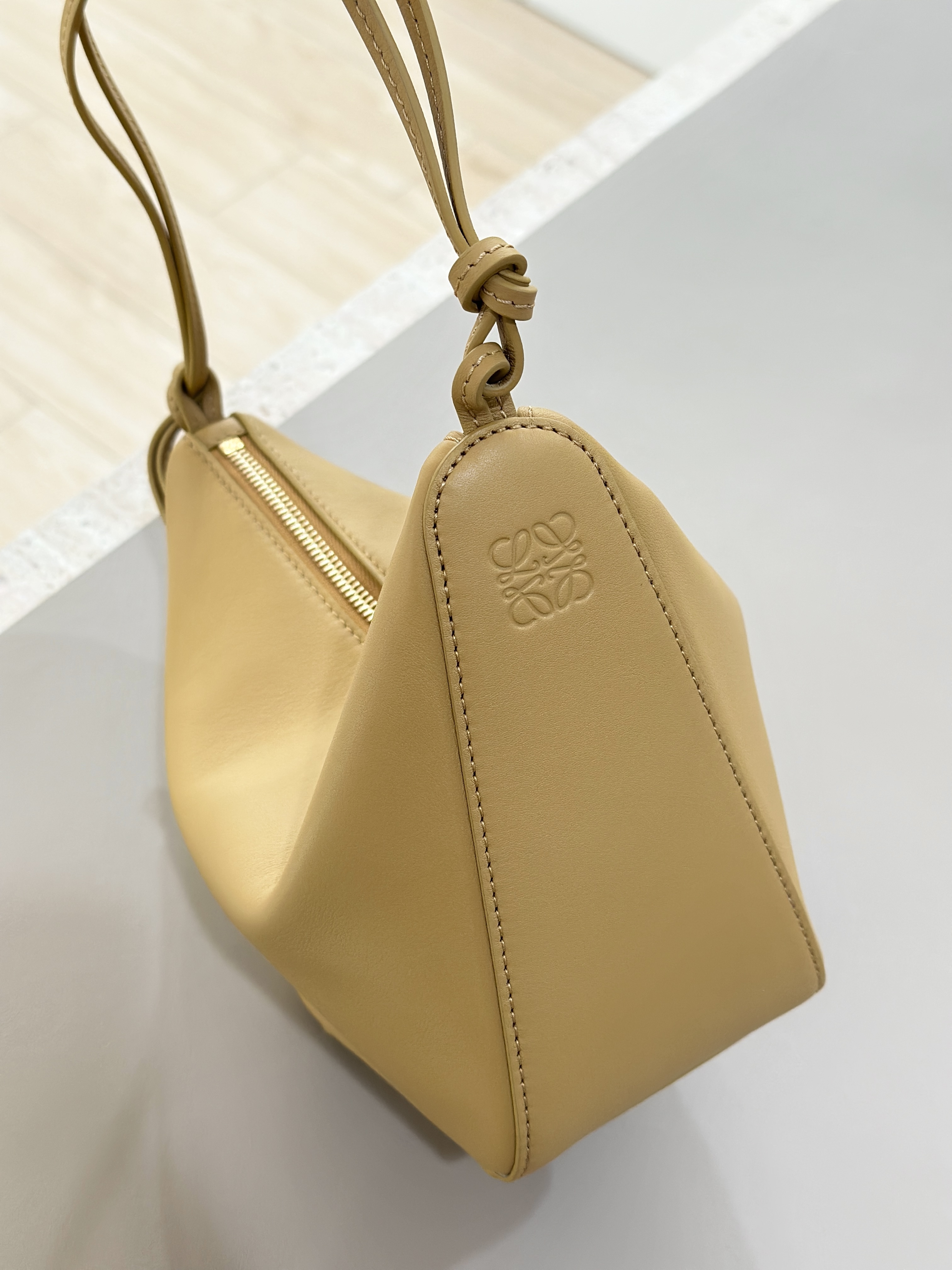 LOEWE Hammock Hobo Mini