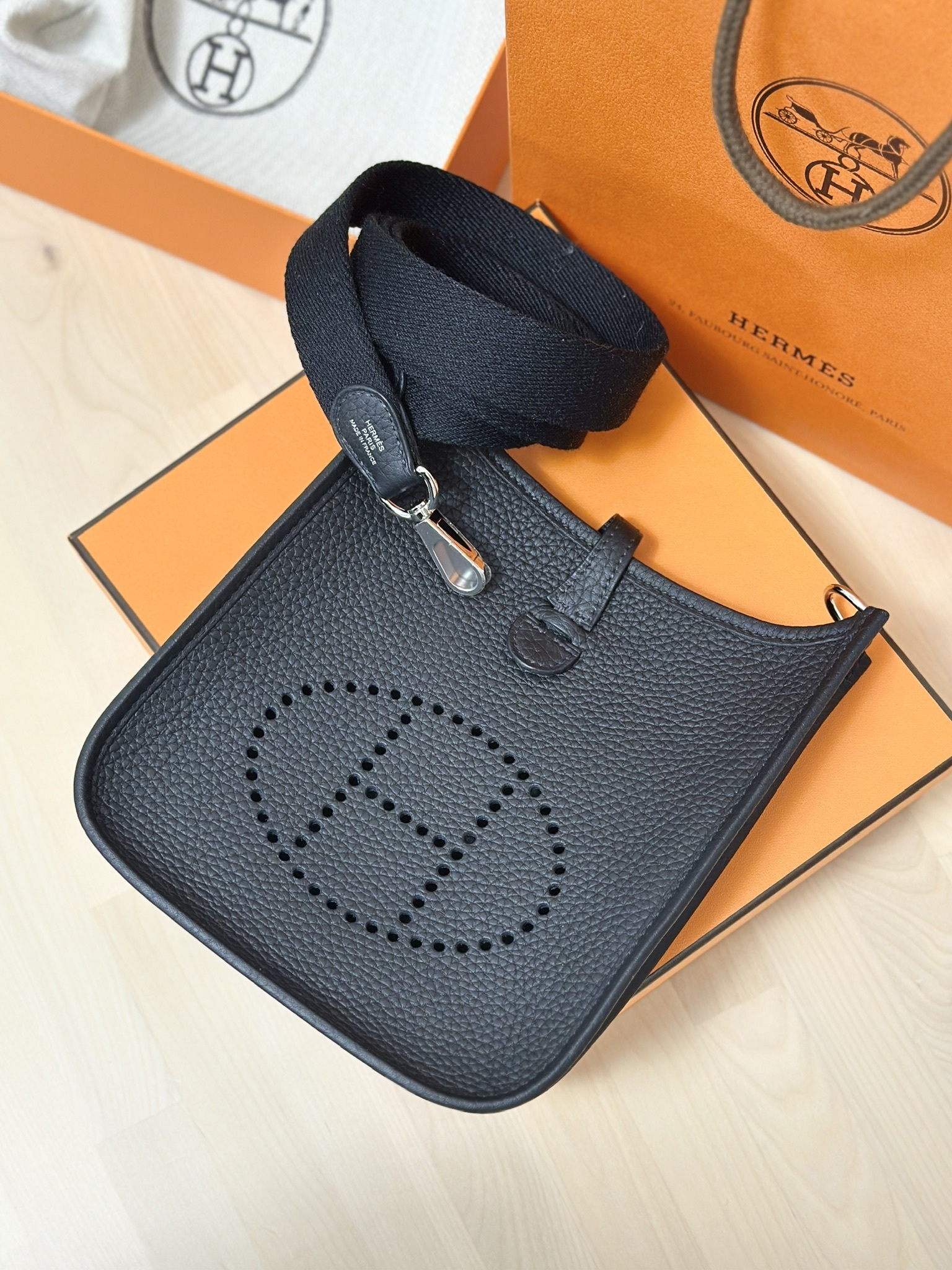 HERMES Mini Evelyne 16 Amazone Bag