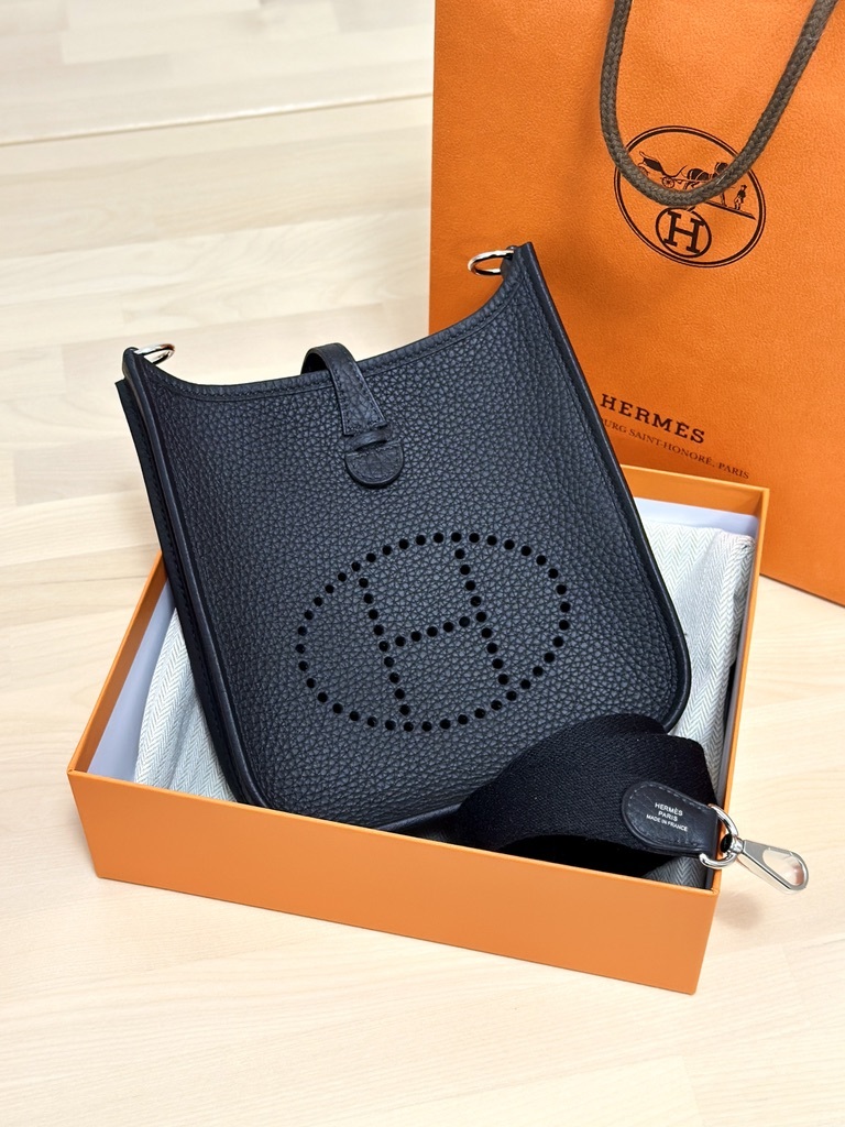 HERMES Mini Evelyne 16 Amazone Bag