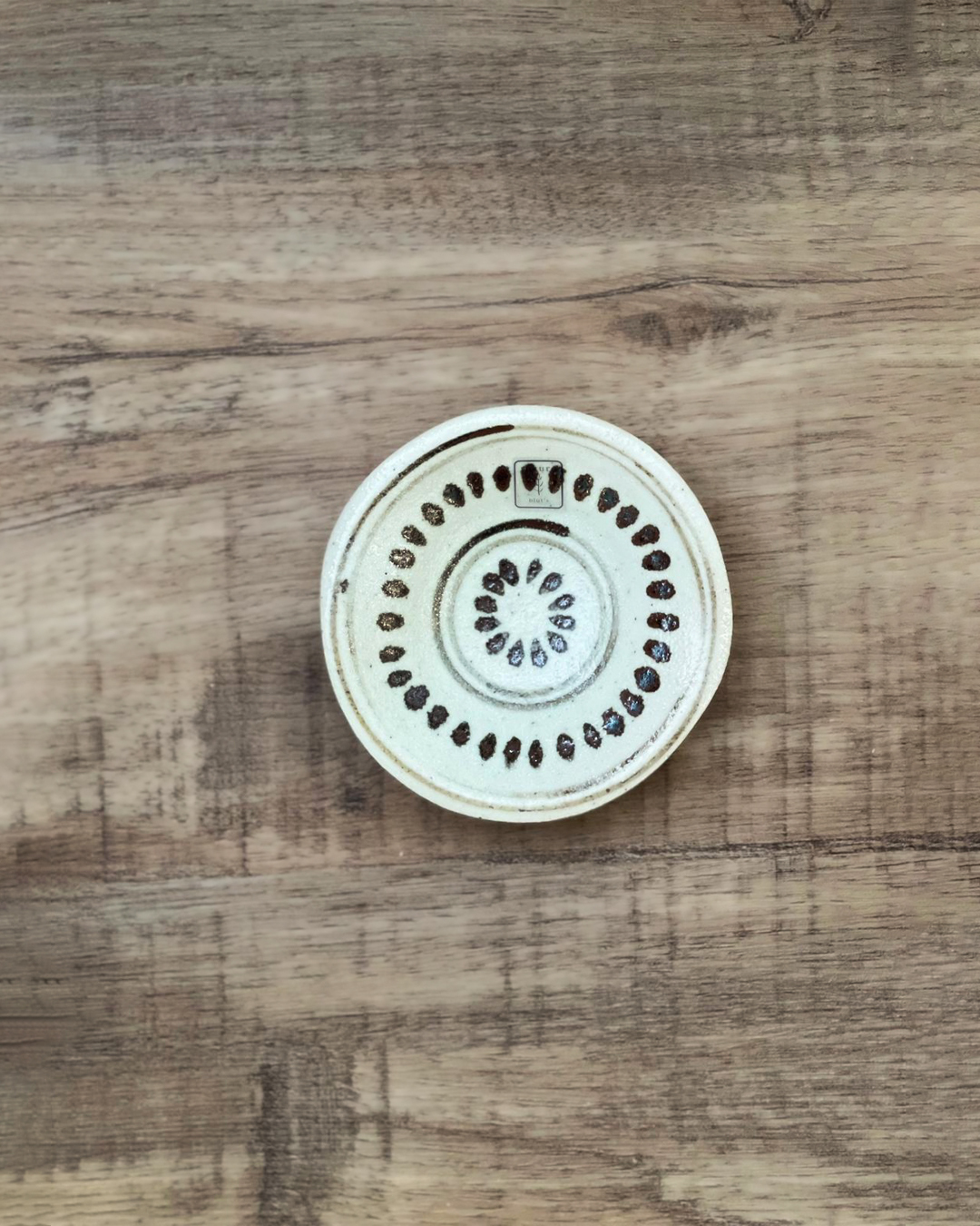 六魯 手工陶器 根古芽手塩皿 白色