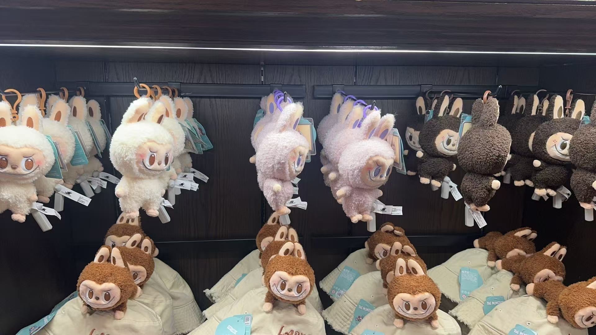 labubu 樂園限定掛飾公仔