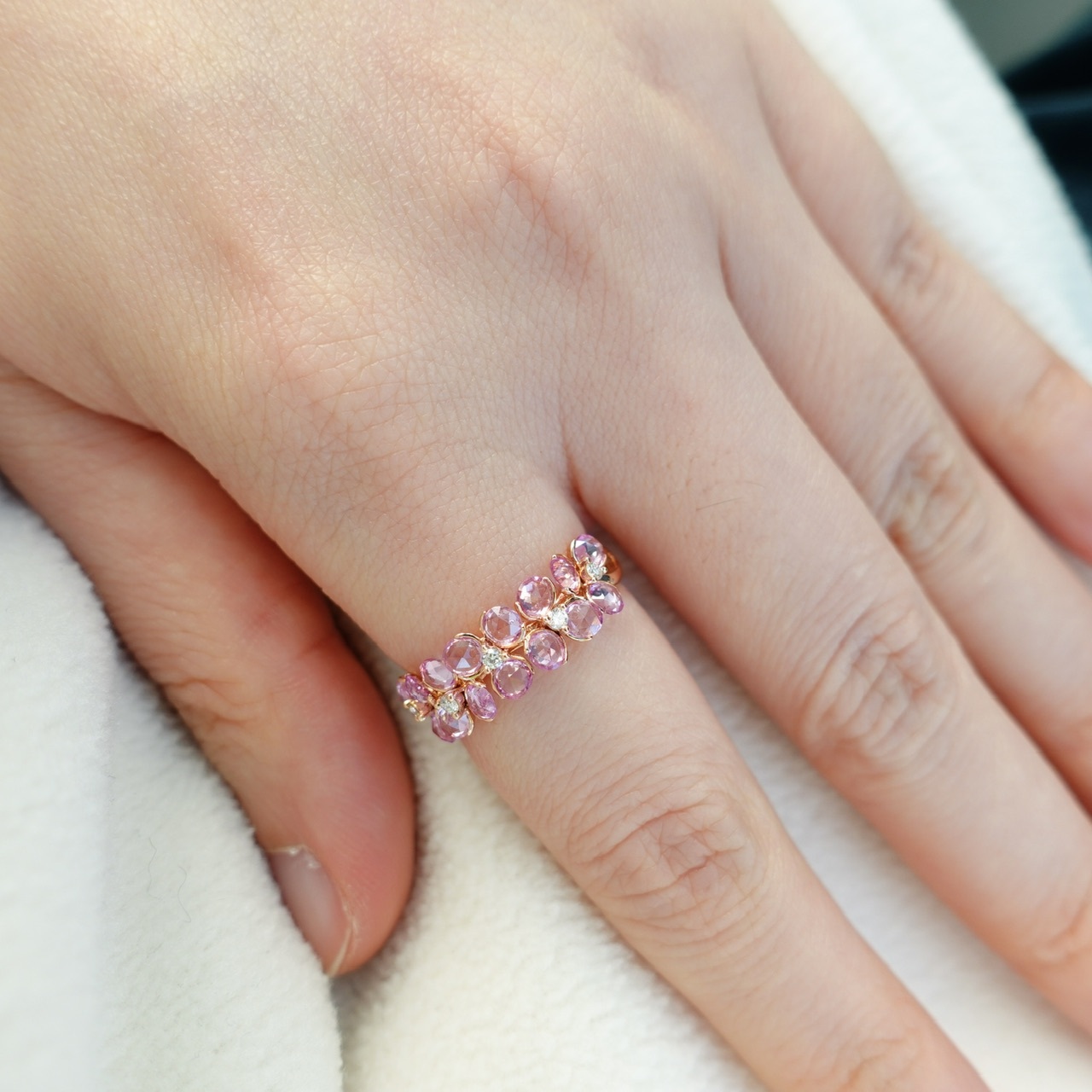 18K金鑲嵌玫瑰切粉紅藍寶石戒指