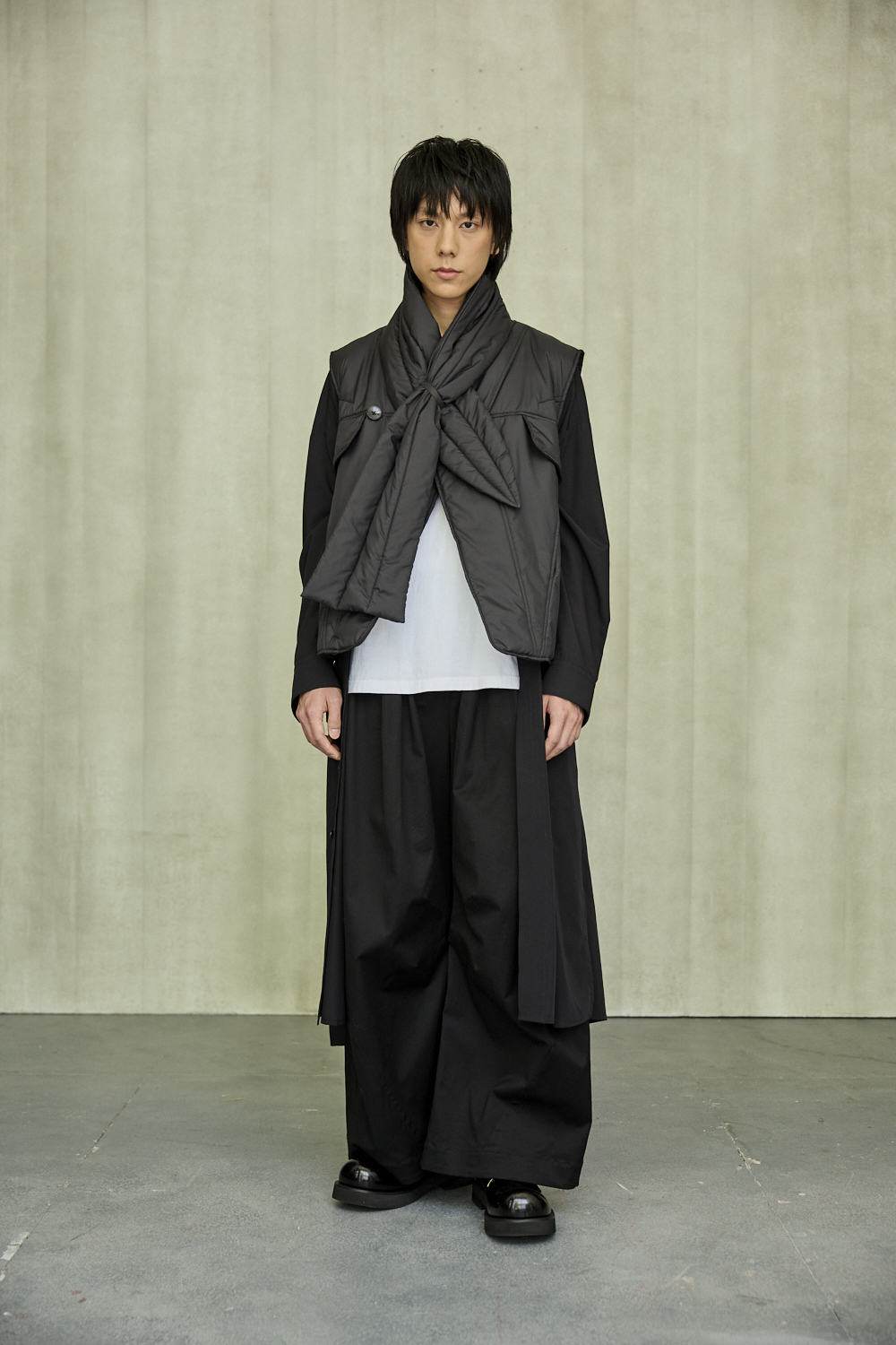 附圍巾鋪棉背心