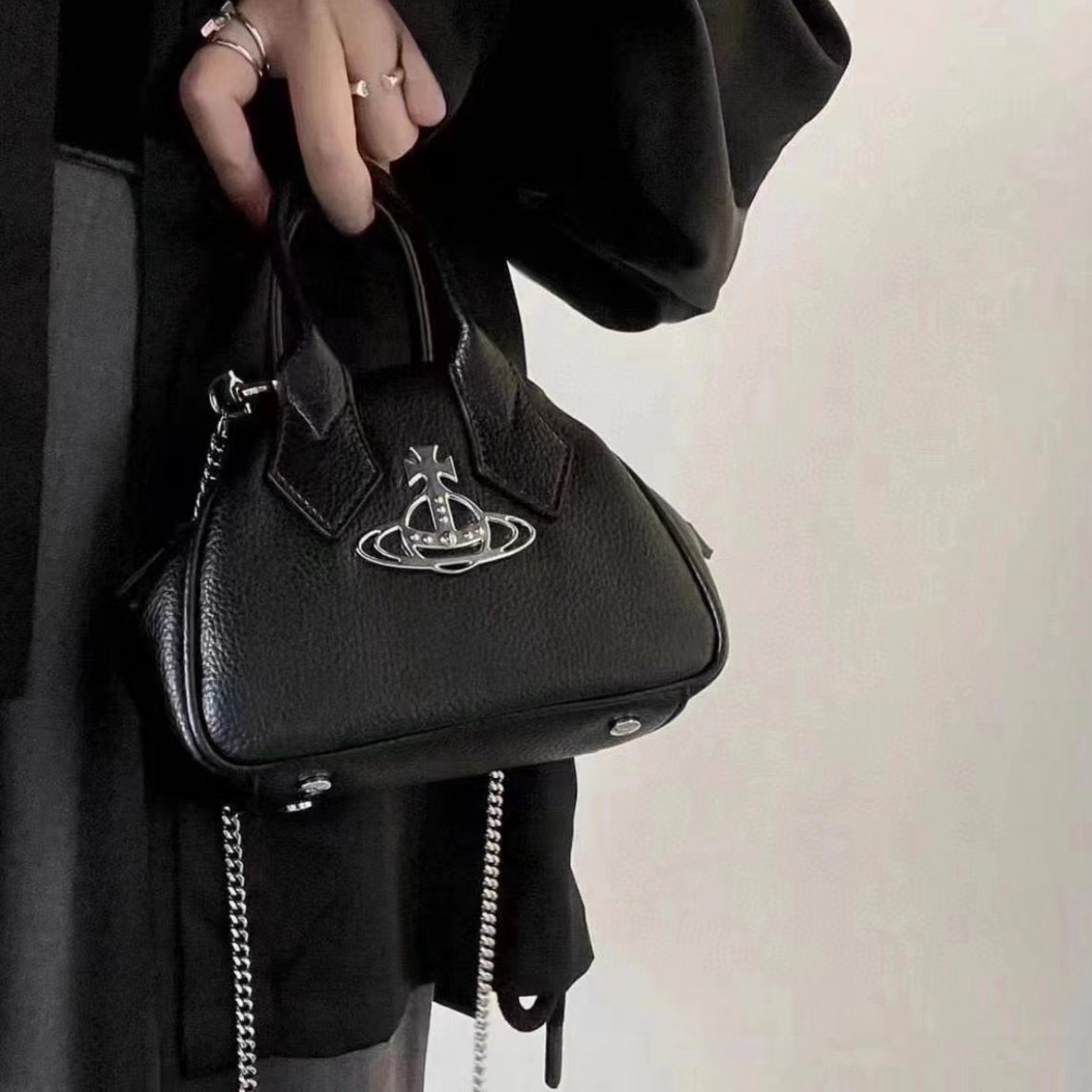 <不到五折> VIVIENNE WESTWOOD 西太后 保齡球包 MINI包 黑色