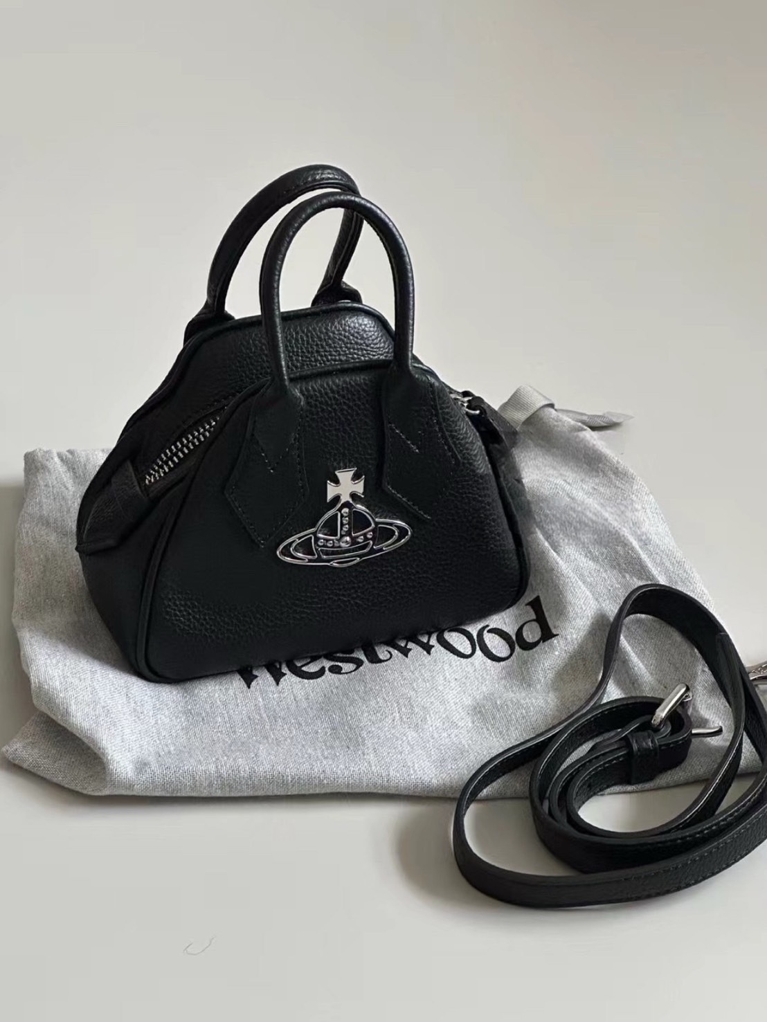 <不到五折> VIVIENNE WESTWOOD 西太后 保齡球包 MINI包 黑色