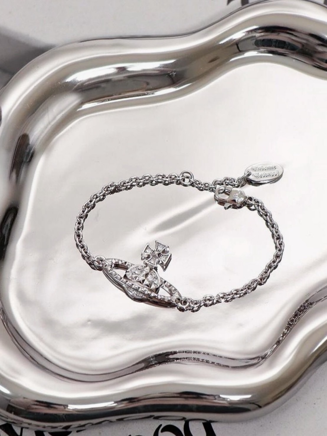 VIVIENNE WESTWOOD 西太后 PINA BAS RELIEF 小號 浮雕鉚釘土星水晶手鍊