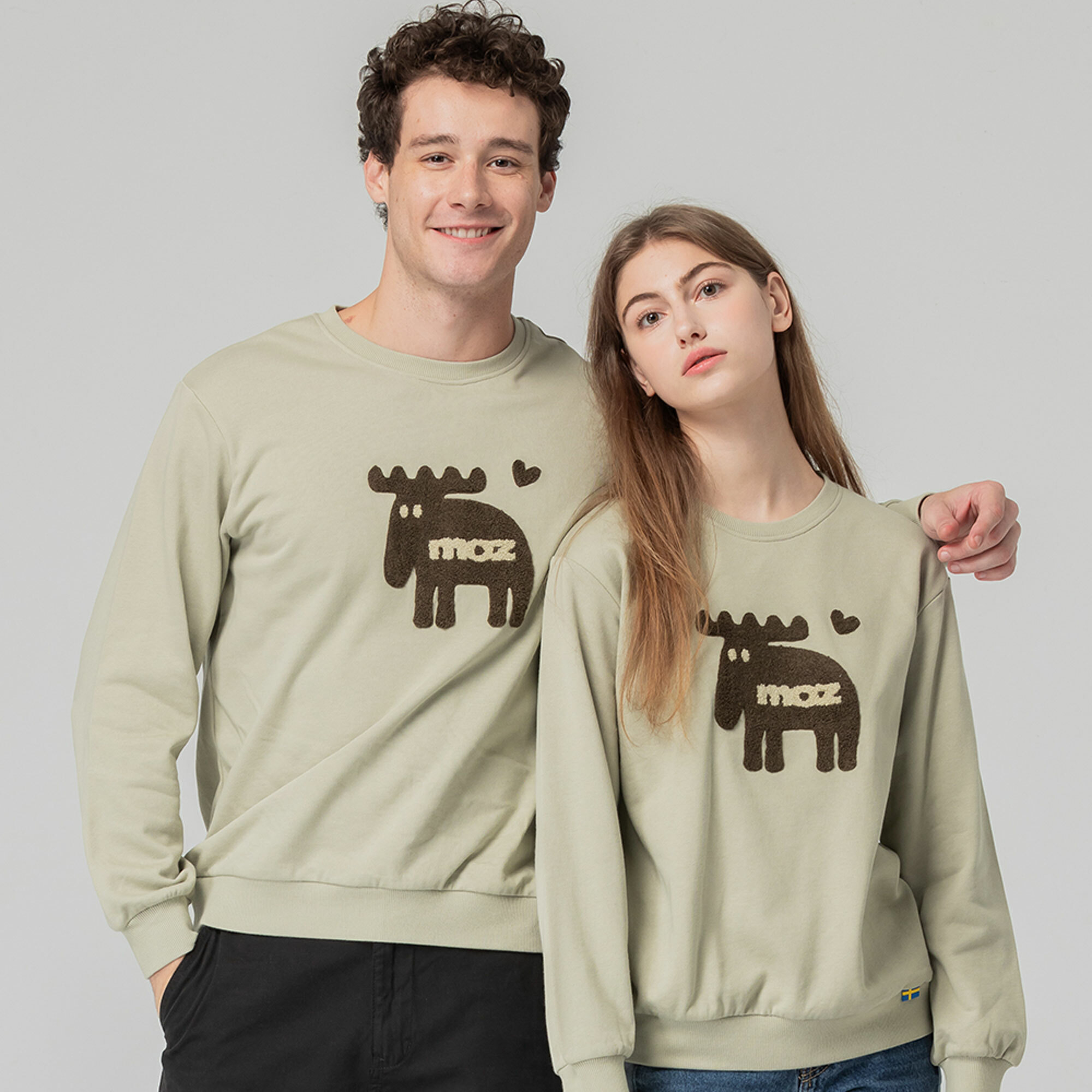 moz瑞典 毛巾繡愛心駝鹿 100%純棉 大學T-橄欖綠(亞洲版) 女款