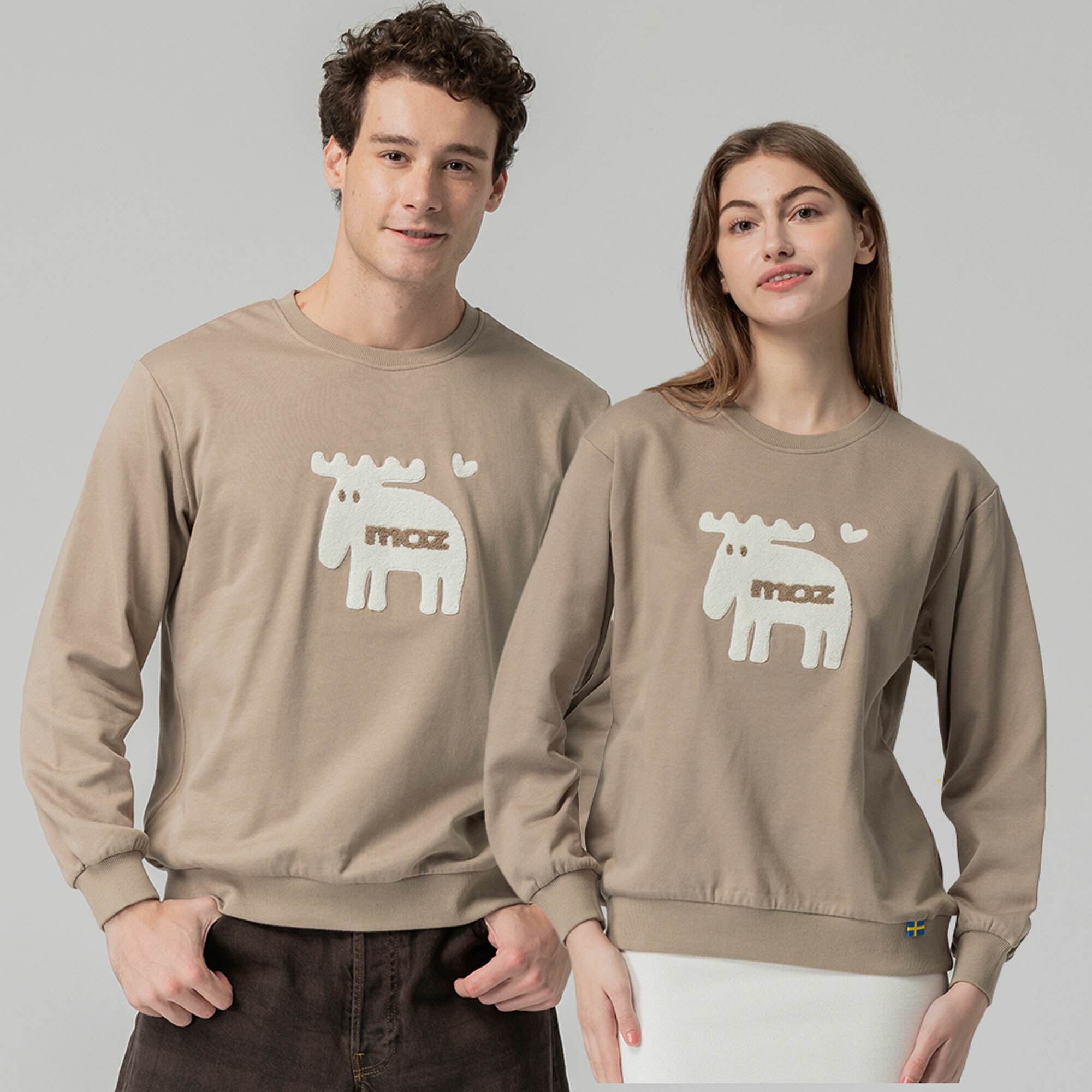 moz瑞典 毛巾繡愛心駝鹿 100%純棉 大學T-可可(亞洲版) 女款