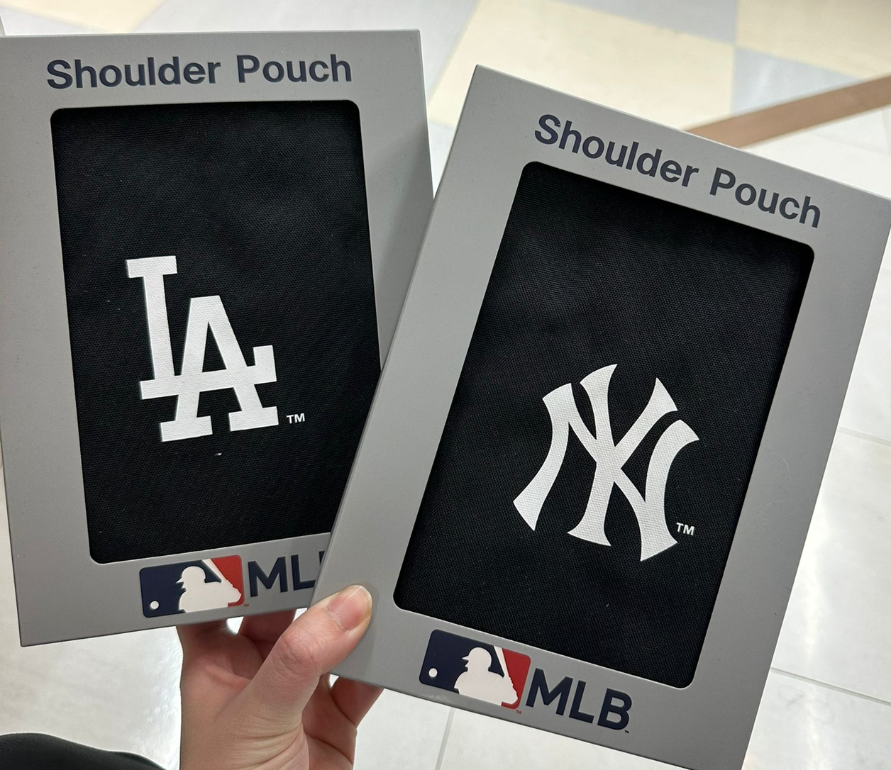 【預購】J0129902 MLB 黑色肩包（日本限定）