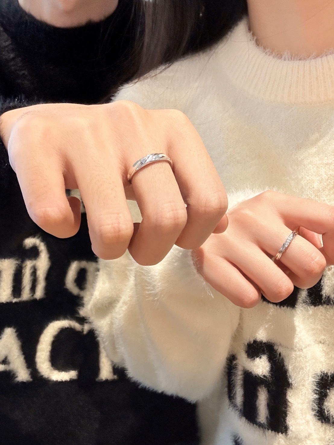 周大生流光愛戀 純銀鑲鋯莫比烏斯環對戒 S925銀 戒指 男女同款情侶款 （可調節）