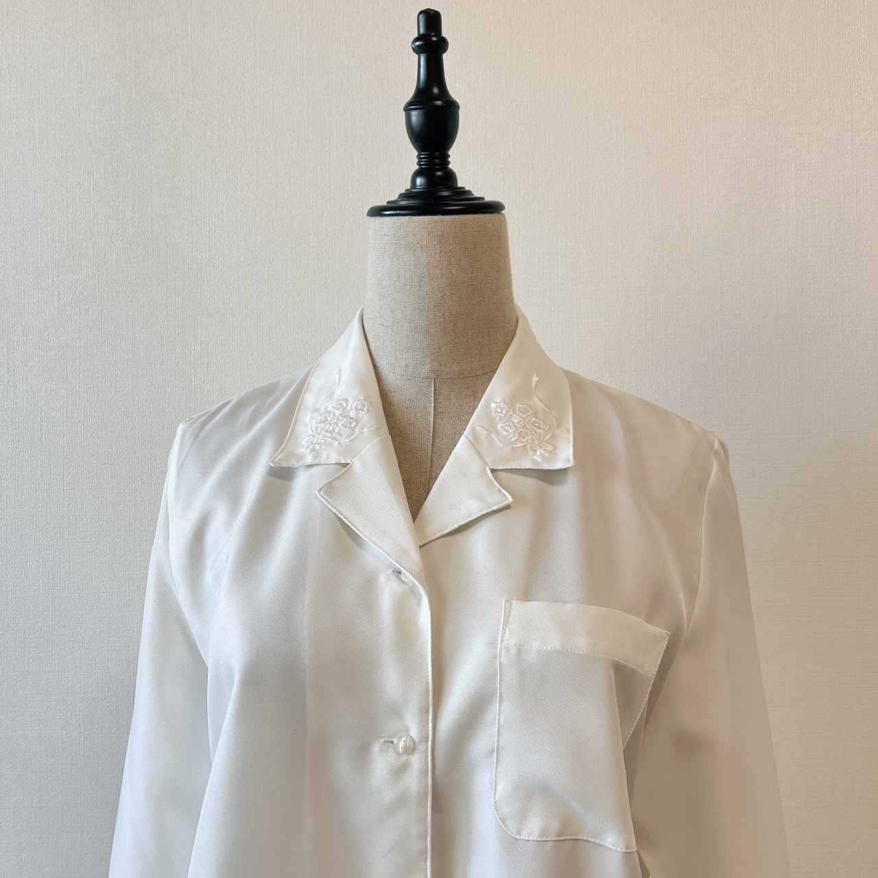 日本製白色刺繡領古著上衣