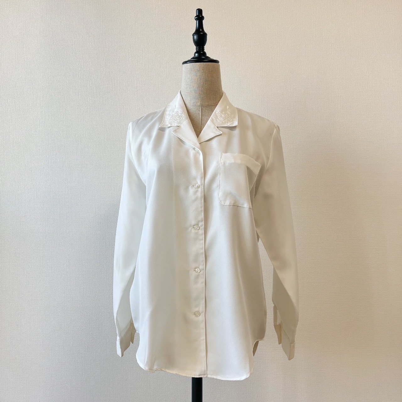 日本製白色刺繡領古著上衣