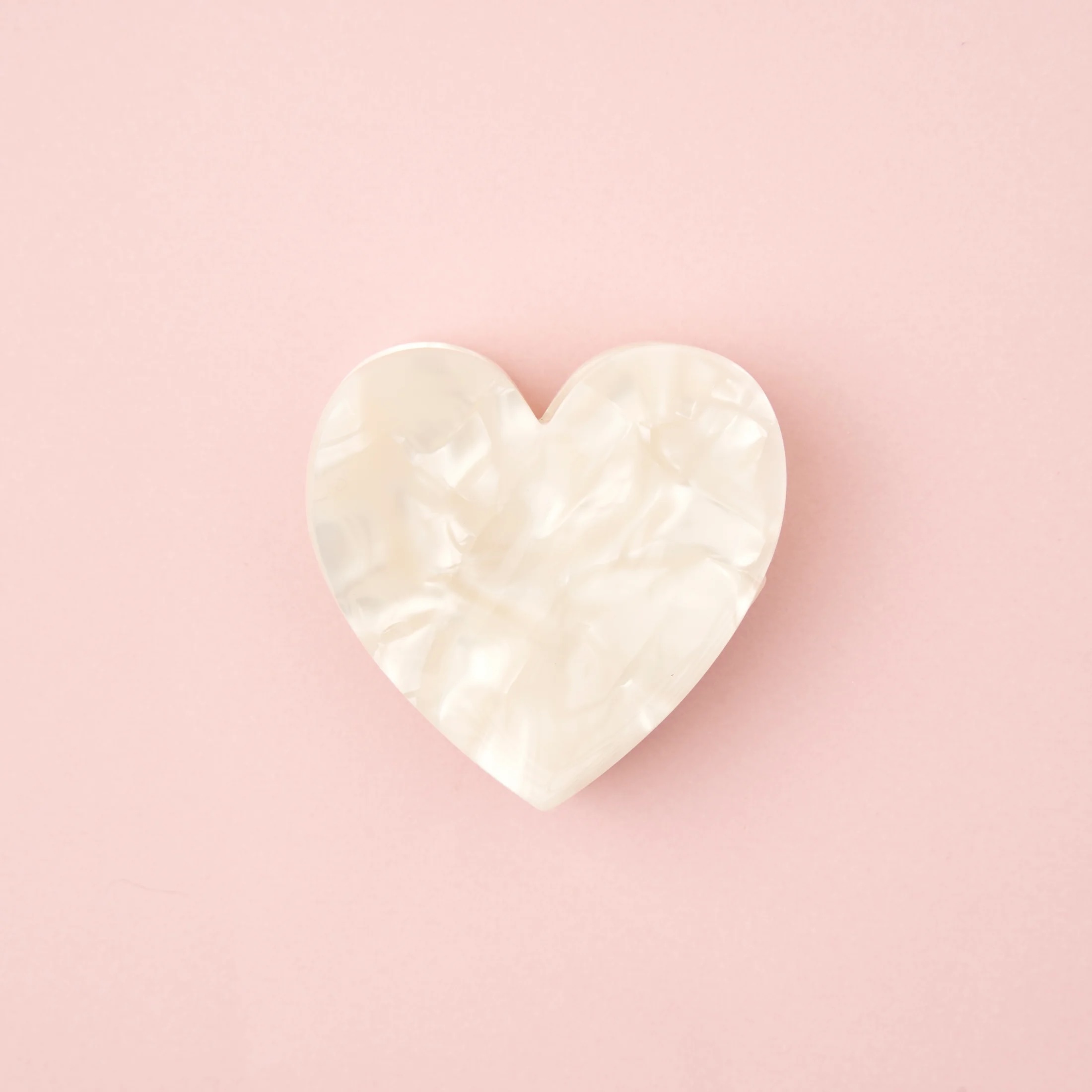 WHITE HEART MINI HAIR CLAW｜Coucou Suzette
