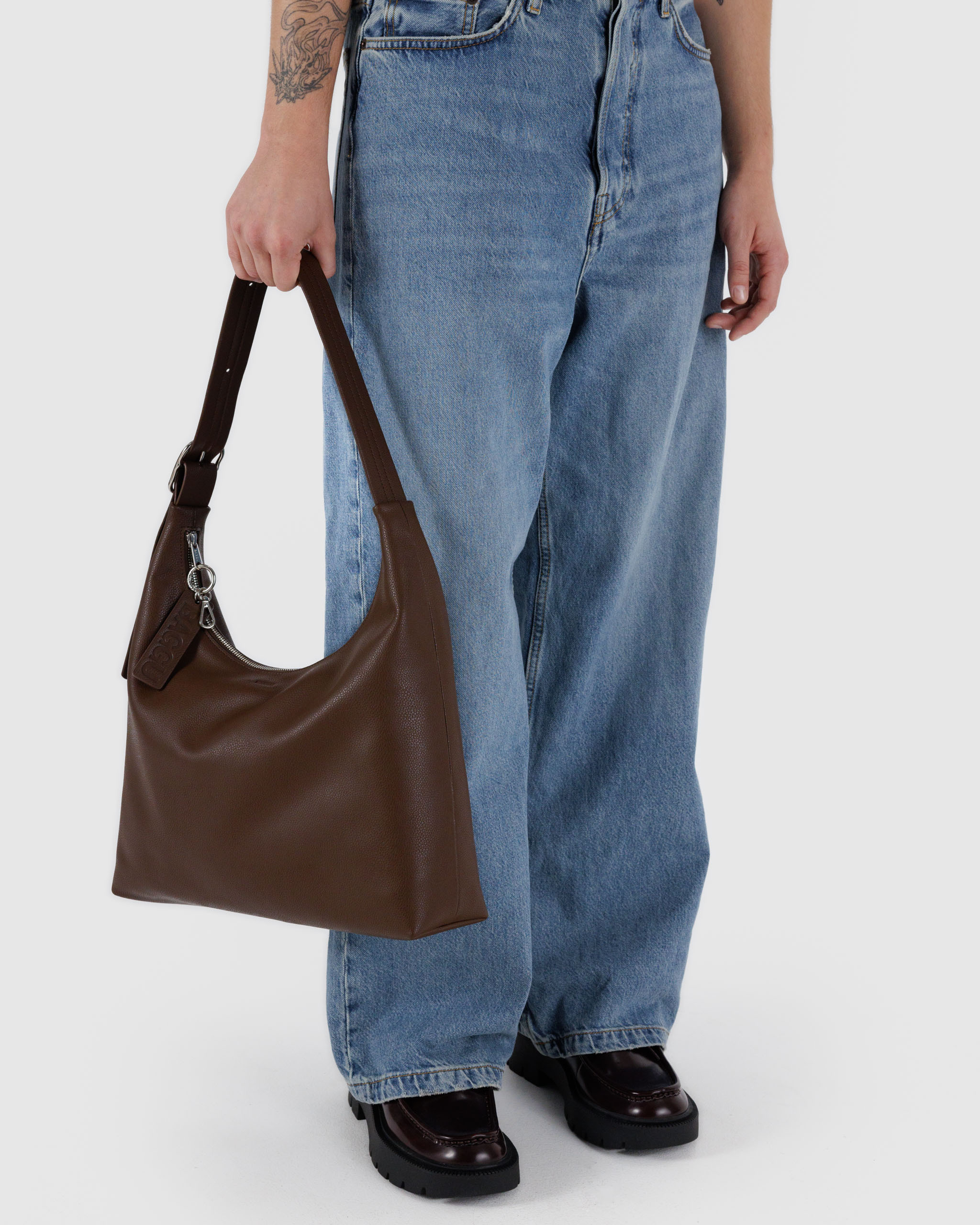 Recycled Leather Shoulder Bag - Brown｜BAGGU
