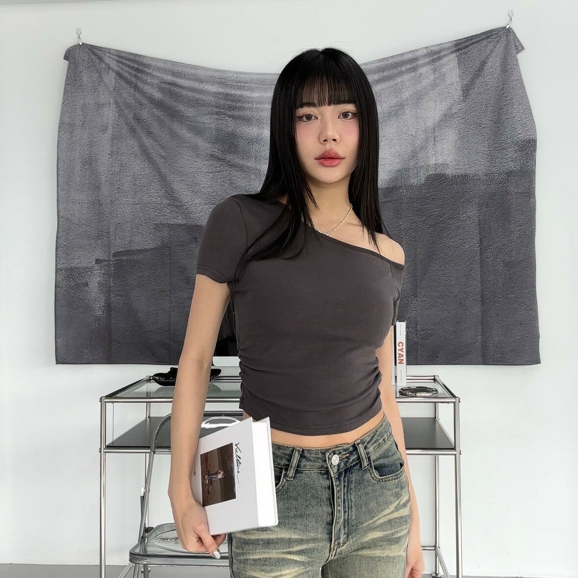 自帶可拆乳膠胸墊斜領短tee