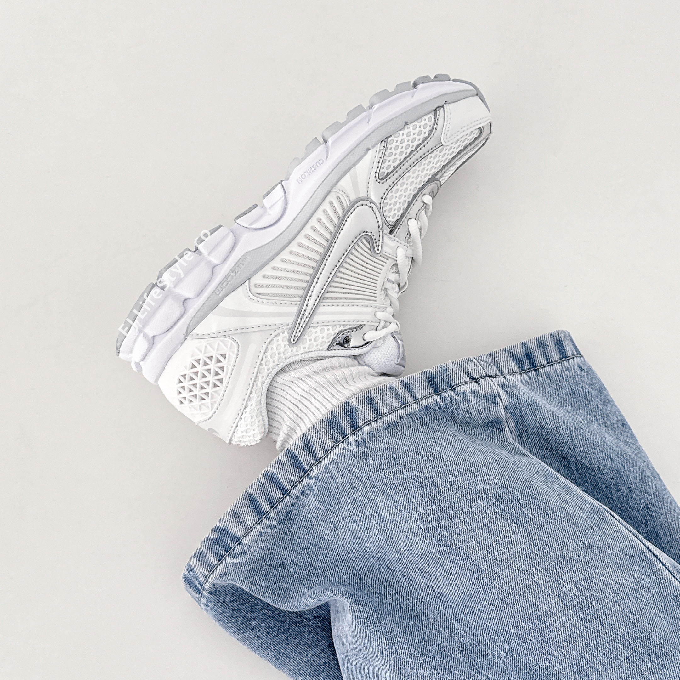 NIKE ZOOM VOMERO 5 白銀 液態銀 灰銀 女鞋 HF7723-100 / 現貨