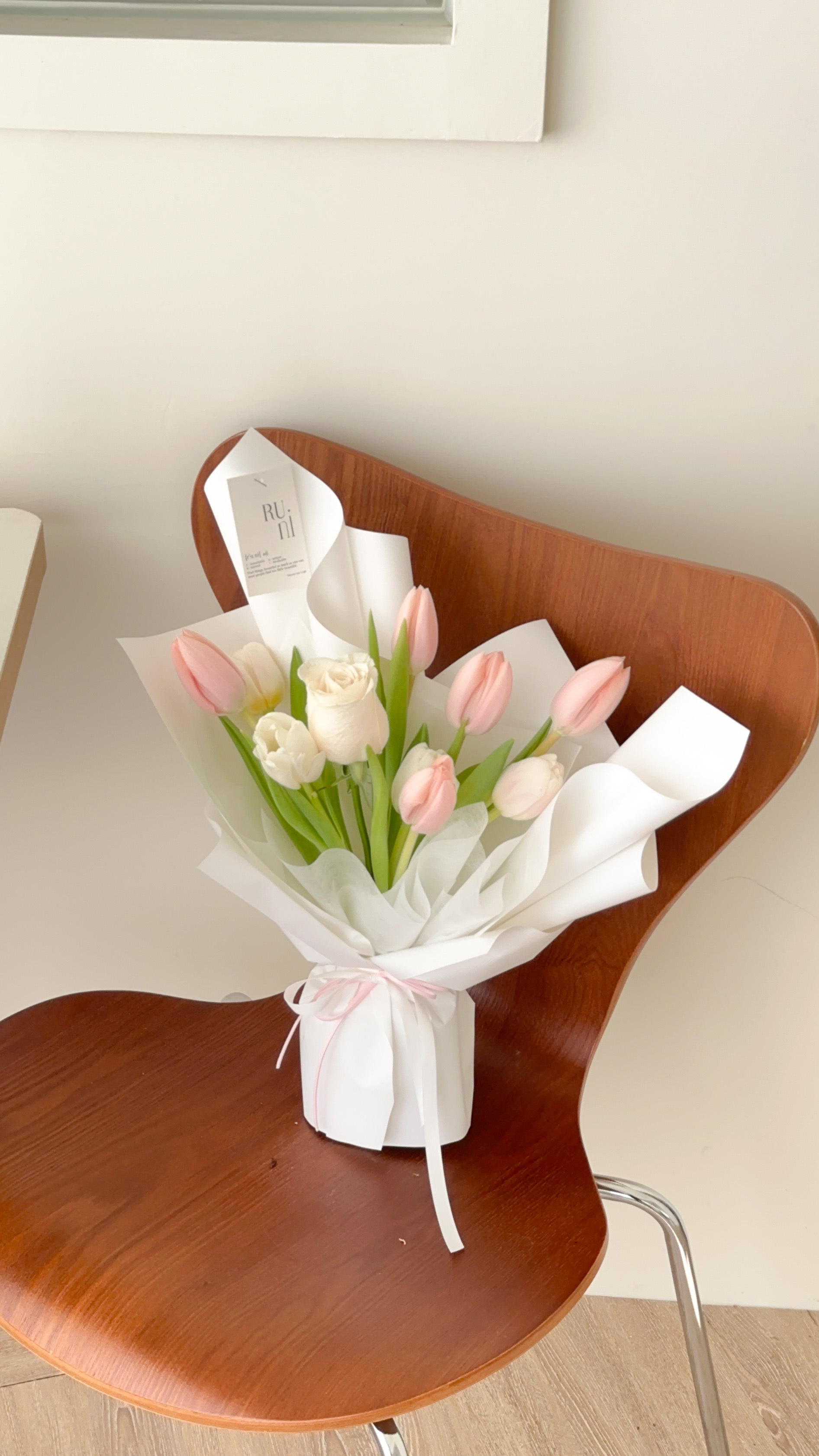 RUNI Valentine's Day Tulip Bouquet-Gentle Words