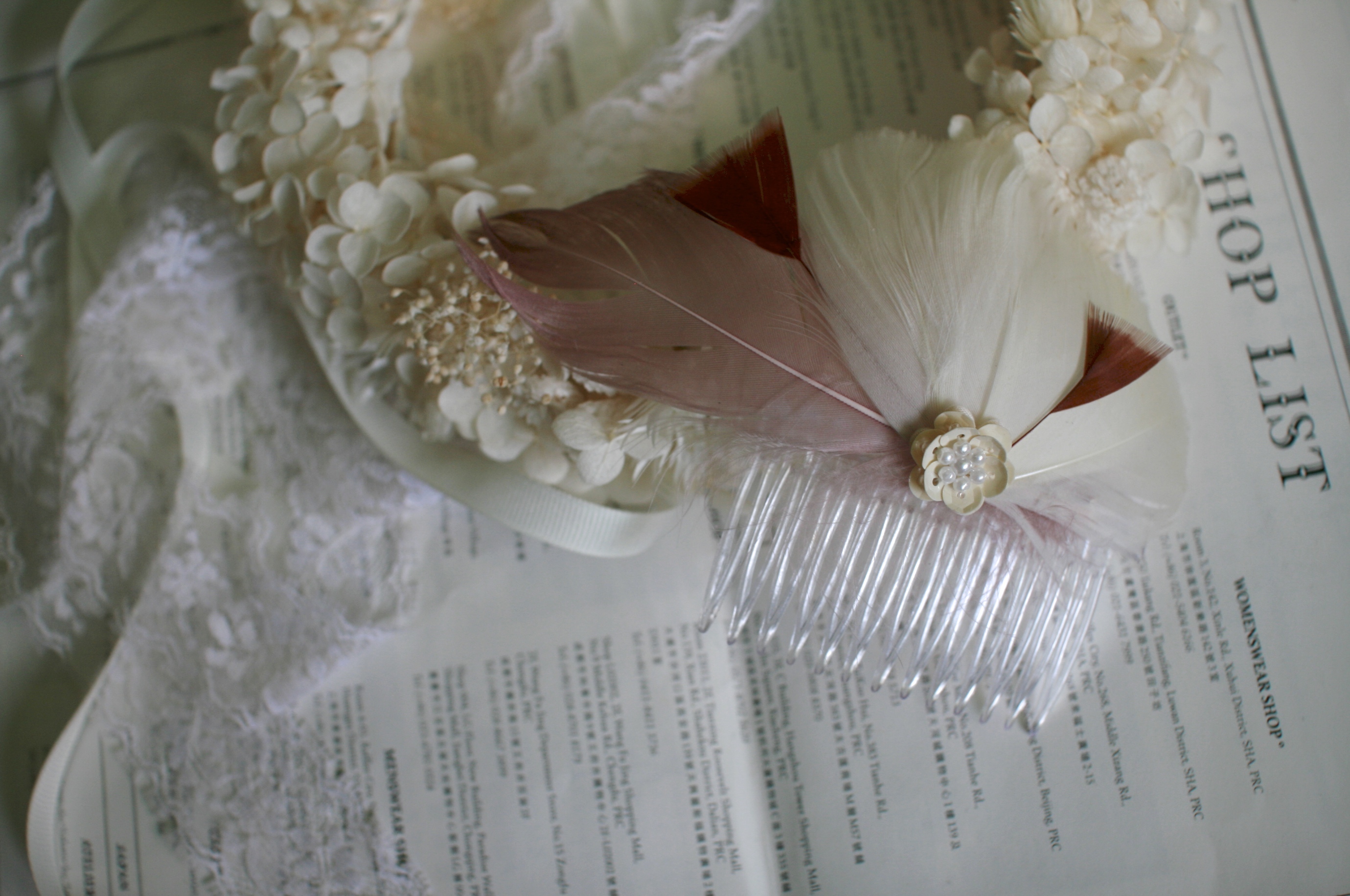 浪漫午茶-粉白色羽毛髮梳