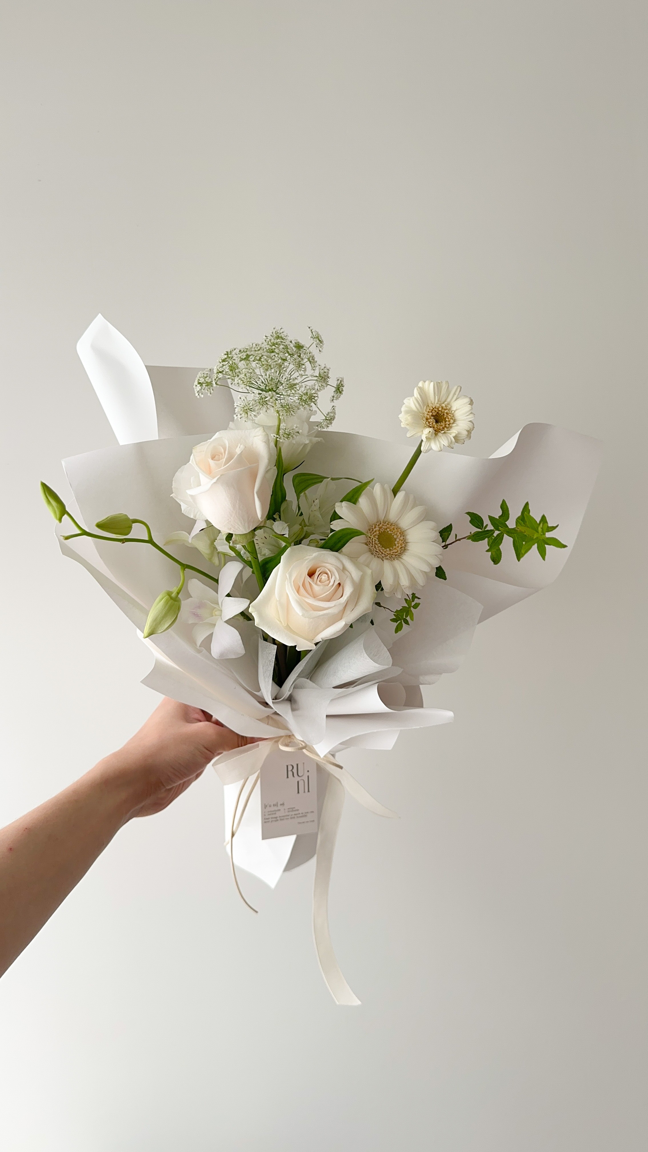 白色誓言-進口白色系太陽玫瑰綜合花束（此束有多尺寸可選）