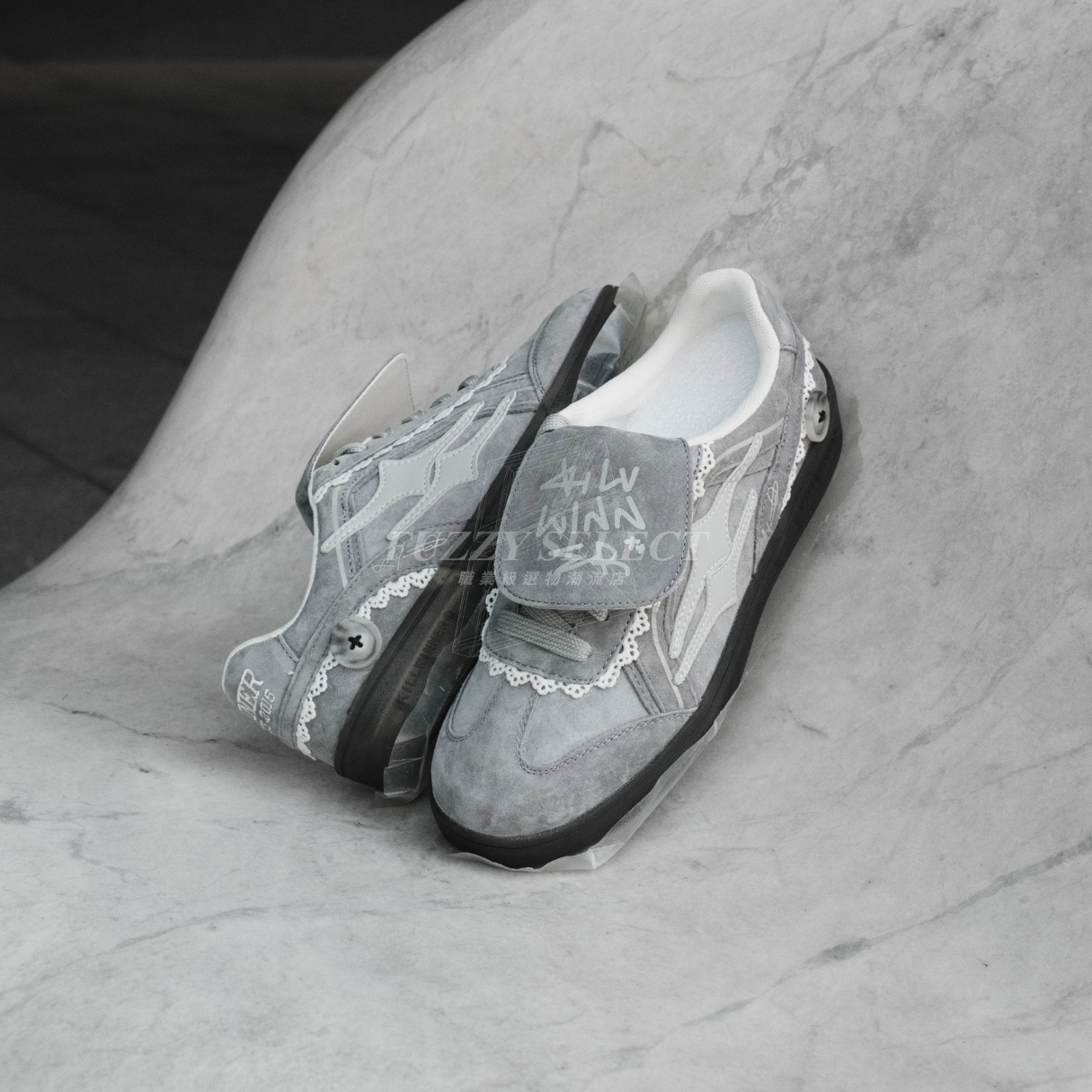 【逢甲FUZZY】 Killwinner 德訓鞋 蕾絲灰 緞帶 張員瑛同款 KWDX240403
