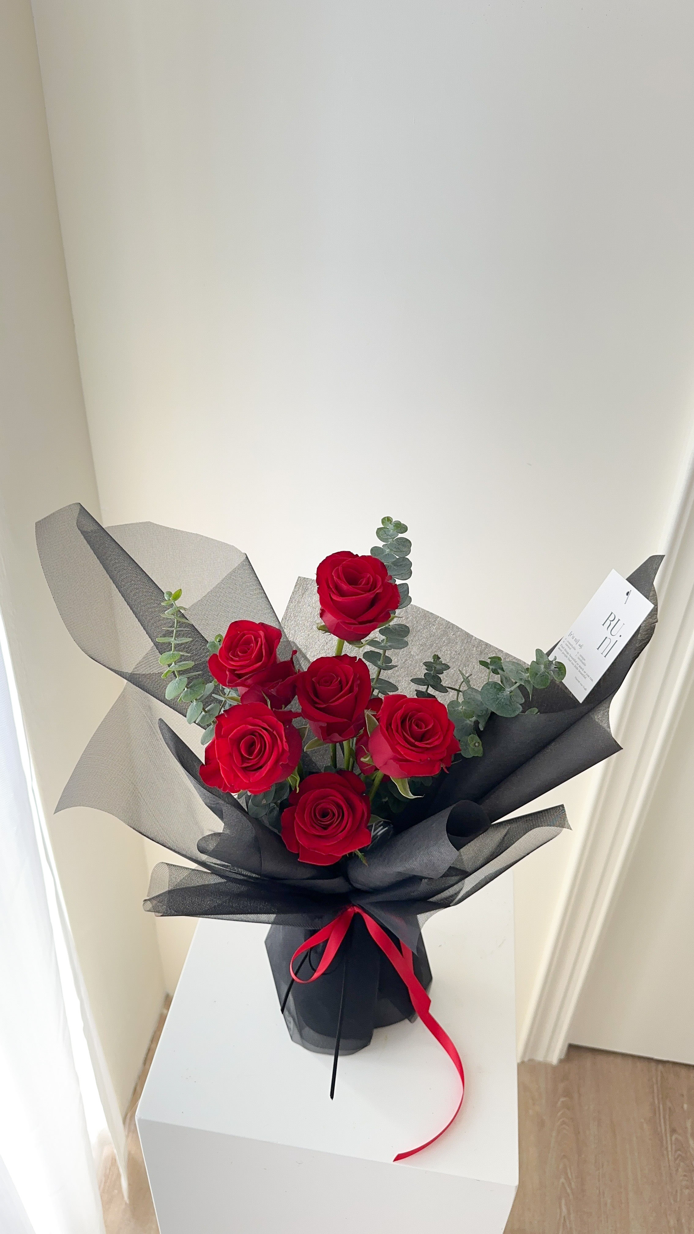 心語玫瑰-進口紅玫瑰配尤加利葉花束（此束有多尺寸可選）