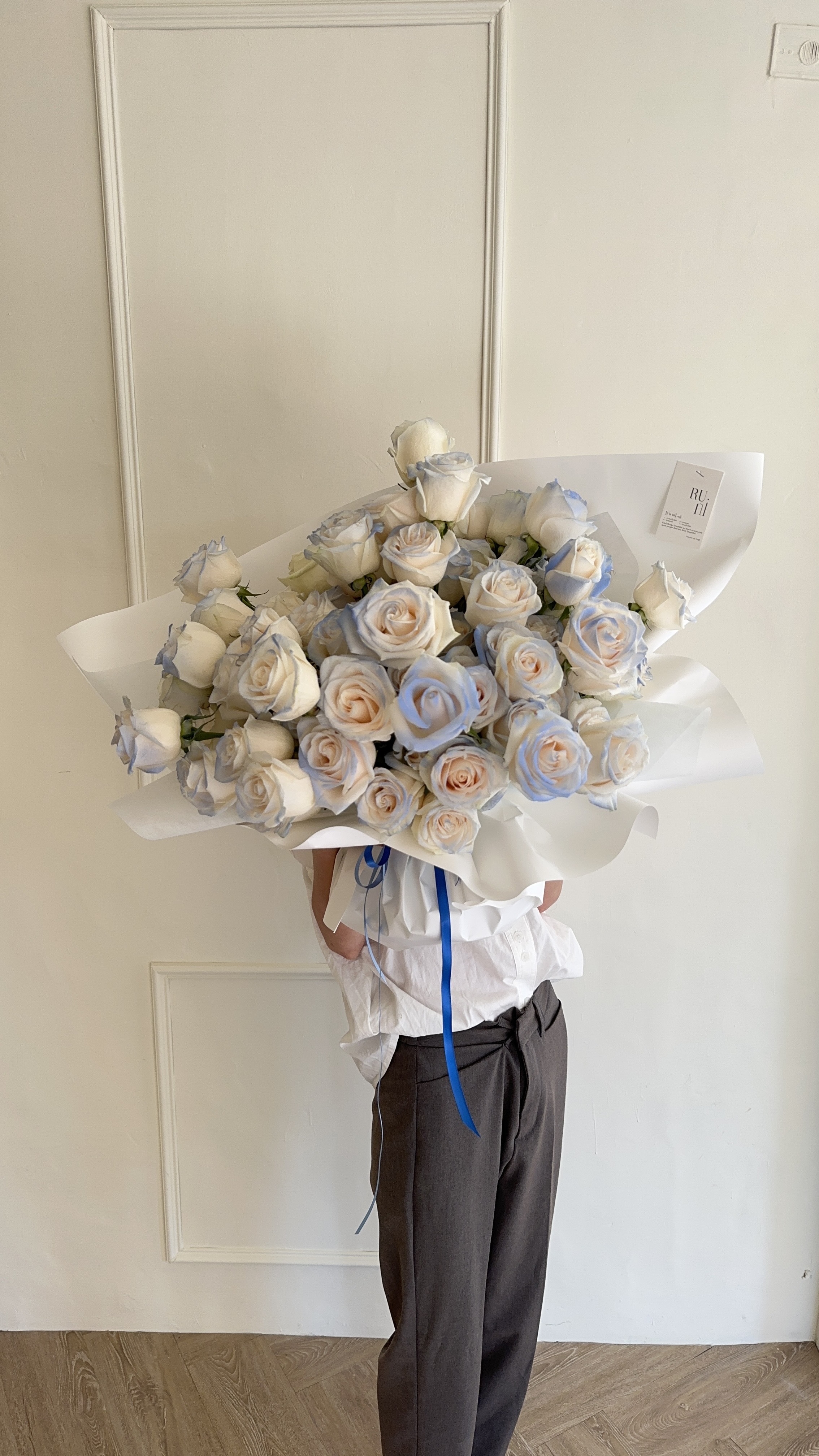 藍光心語-進口噴藍玫瑰（此束有多尺寸可選）