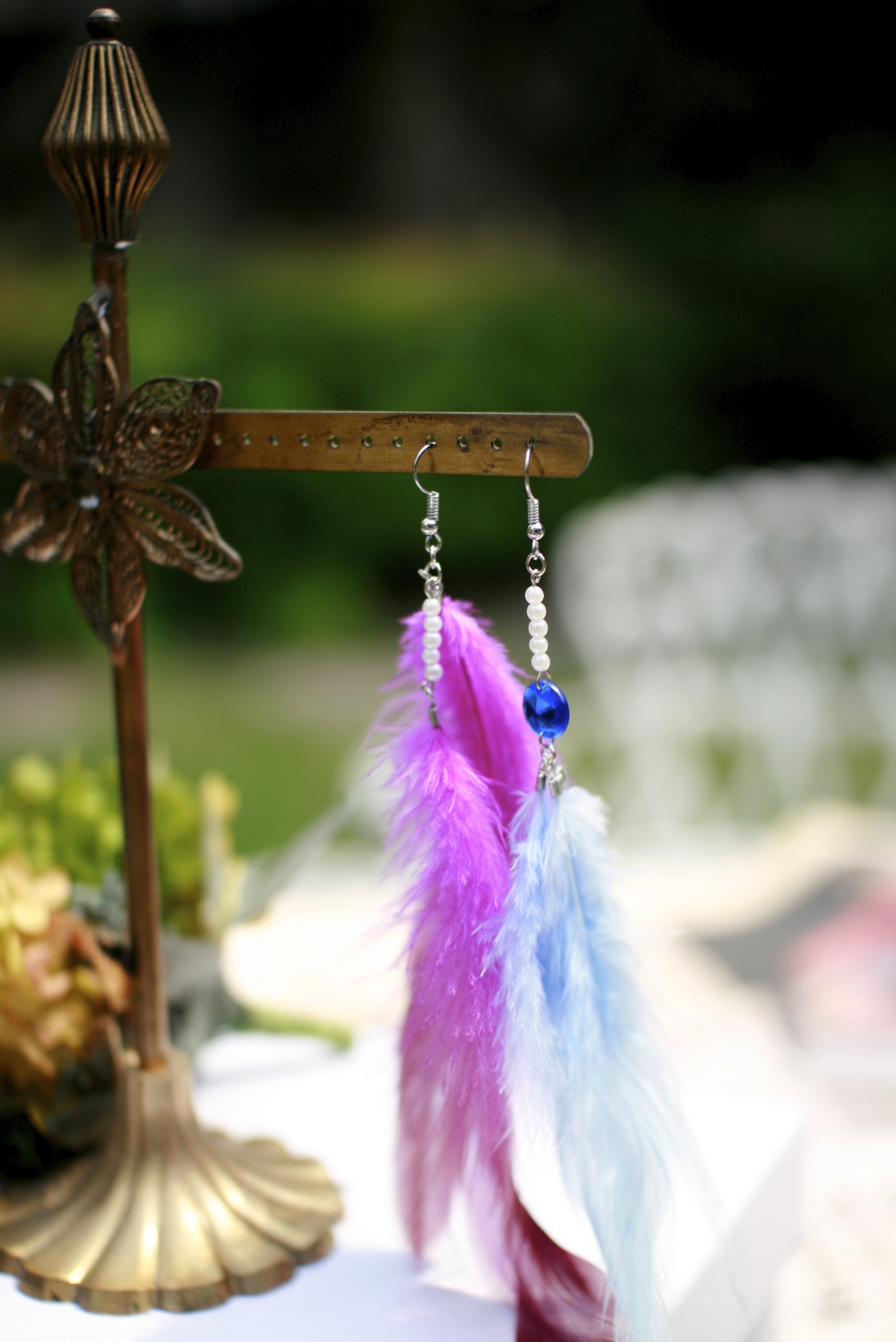 市集尋寶-紫紅羽毛耳環 耳鉤式