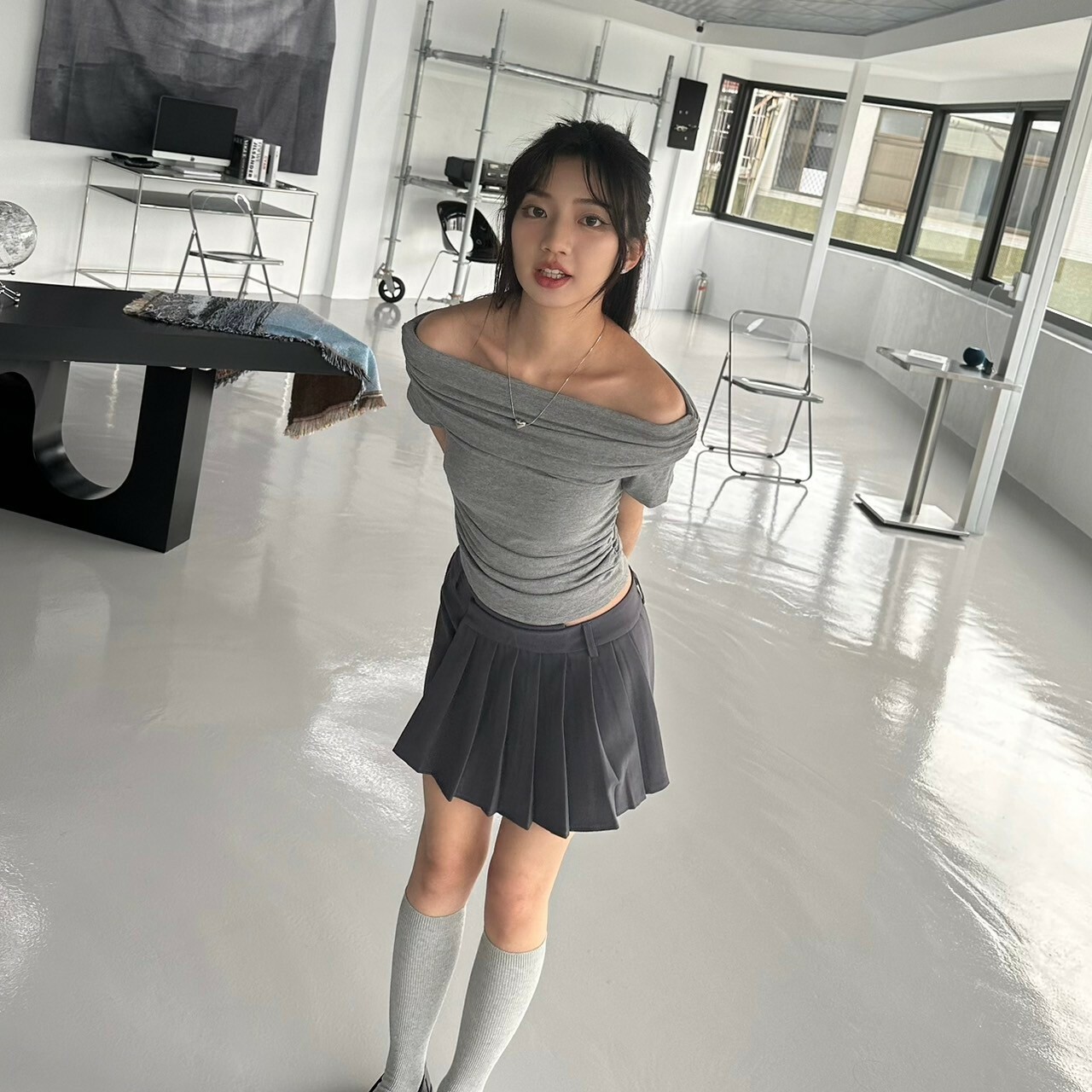 迷人抓褶一字領