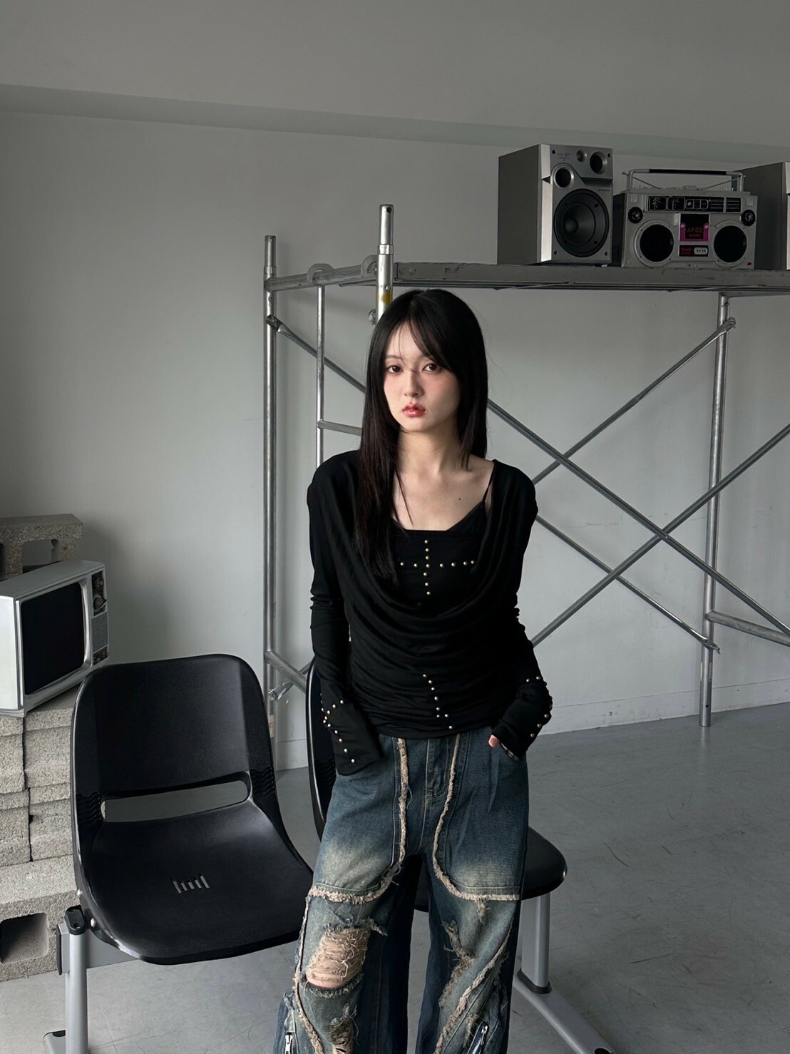 輕亞辣妹風 盪領十字铆丁修身set  2colors