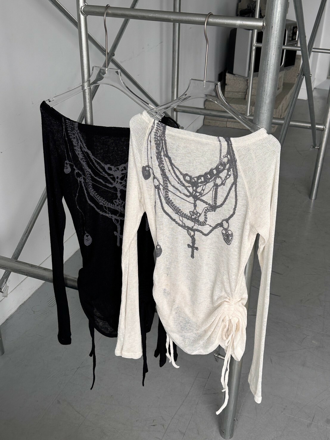 打歌舞台🎤微透項鍊綁帶上衣2colors