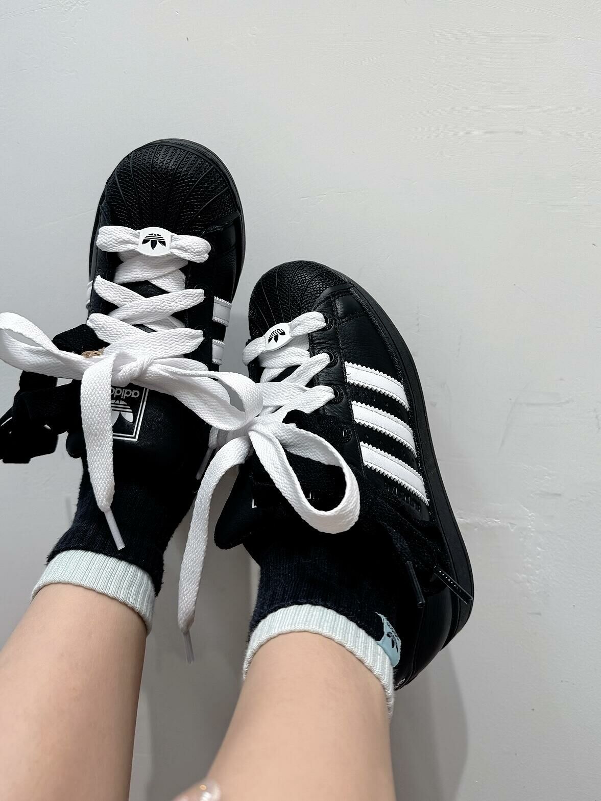 貝殻 adidas 休閒鞋Superstar W 女鞋白寶寶藍貝殼頭鋸齒Logo 三葉草愛迪達