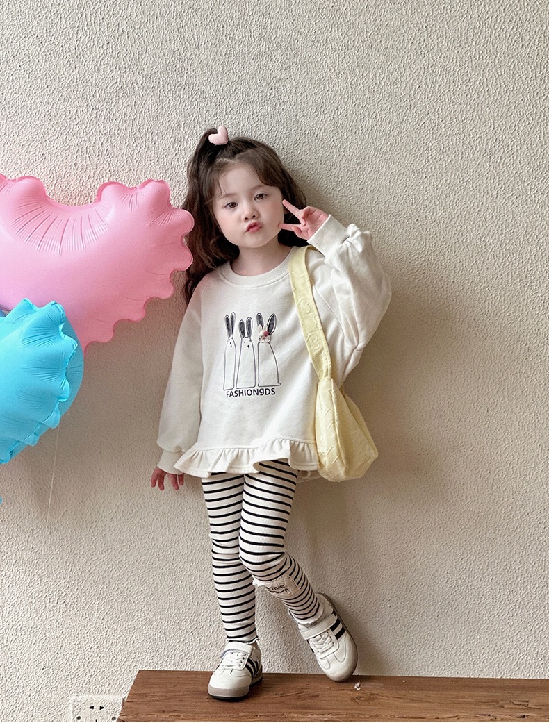 兔兔花邊上衣/黑白條紋內搭褲