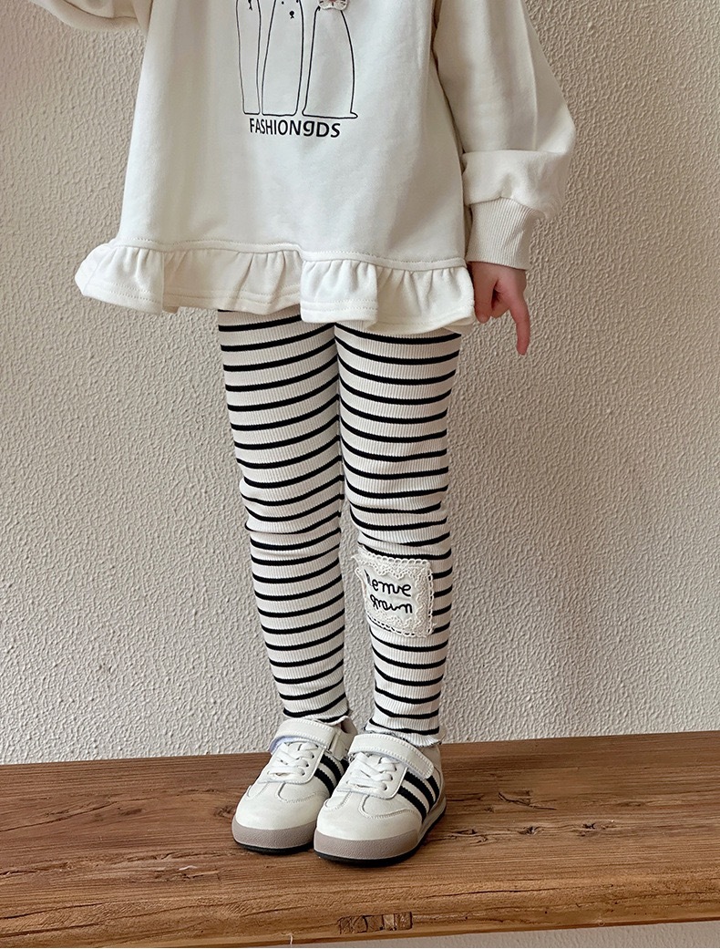 兔兔花邊上衣/黑白條紋內搭褲