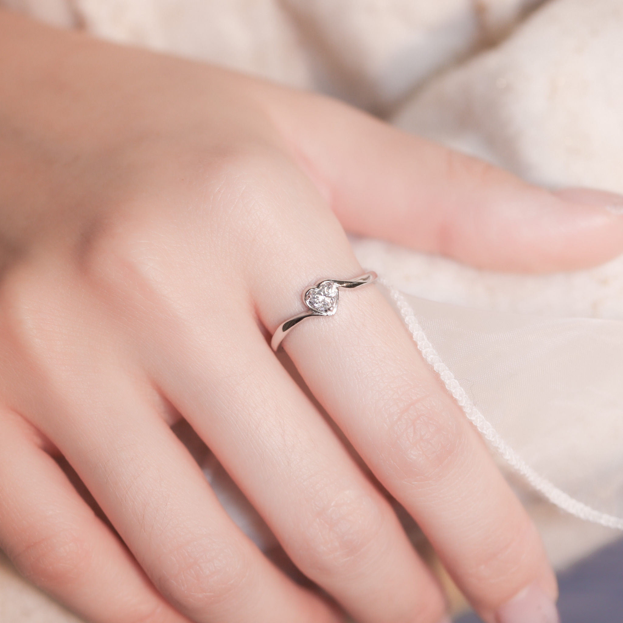 | 925純銀・ 白金 ・莫桑石 | 唯一的愛意戒指 | RI0805 |