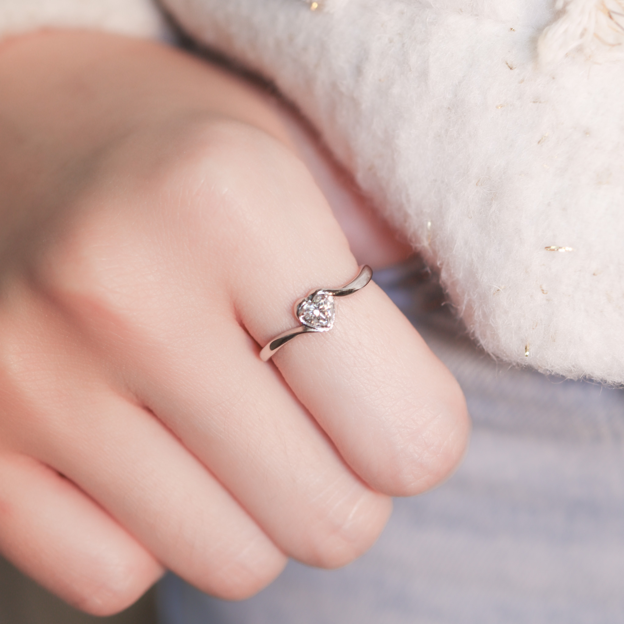 | 925純銀・ 白金 ・莫桑石 | 唯一的愛意戒指 | RI0805 |