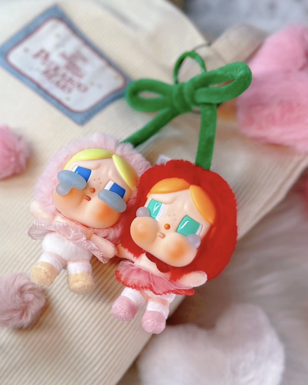 iSNEAKERS | 泡泡瑪特 CRYBABY 愛神的眼淚 哭娃 櫻桃吊卡 糖膠