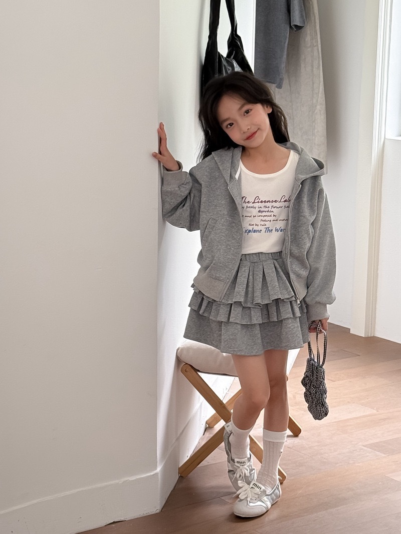 灰色拉鏈外套+蛋糕裙