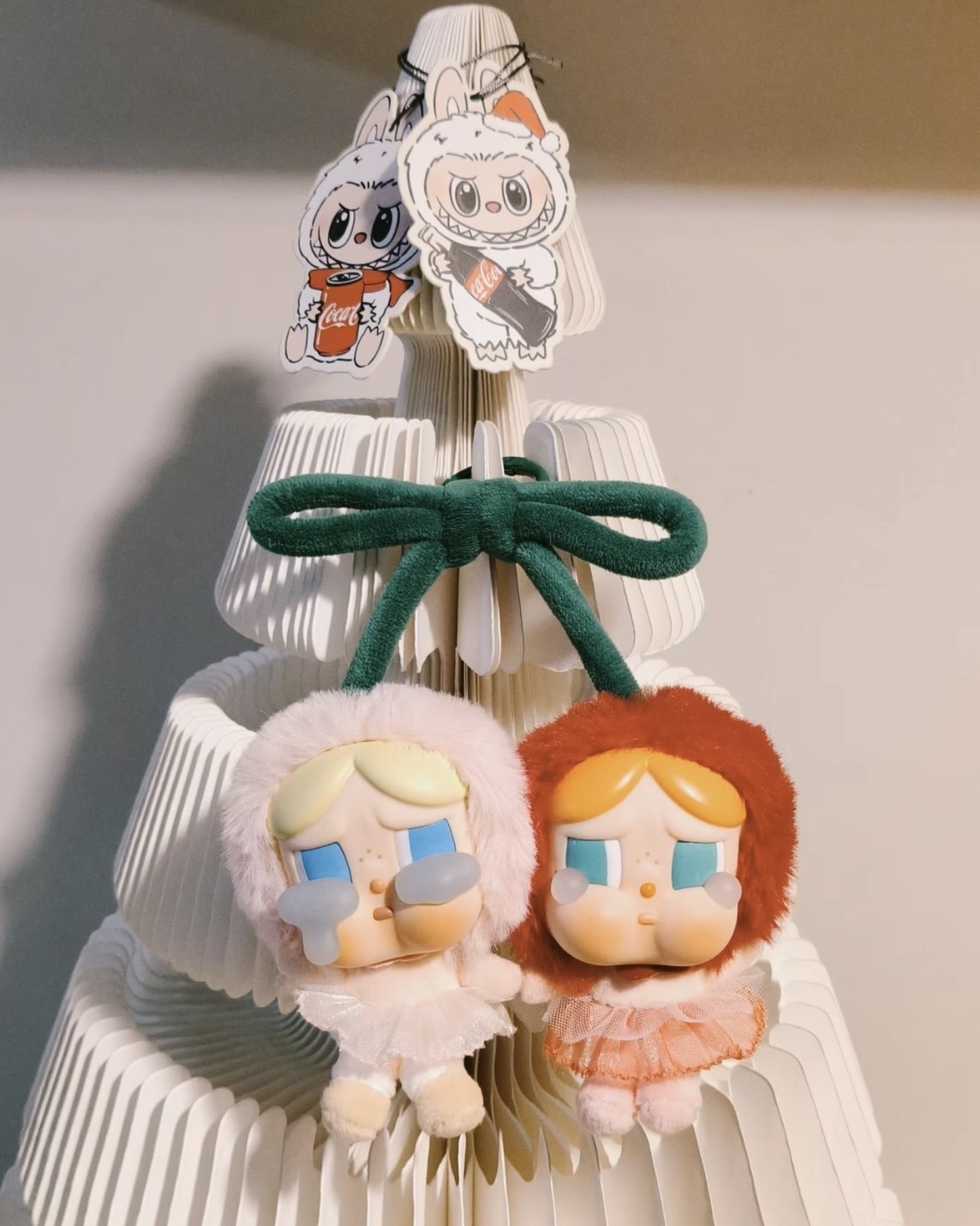 <官方正版授權>POP MART 泡泡瑪特 哭娃 Crybaby 甜在一起 櫻桃 漂浮手辦 吊卡 掛件 吊飾 蝴蝶結 磁吸