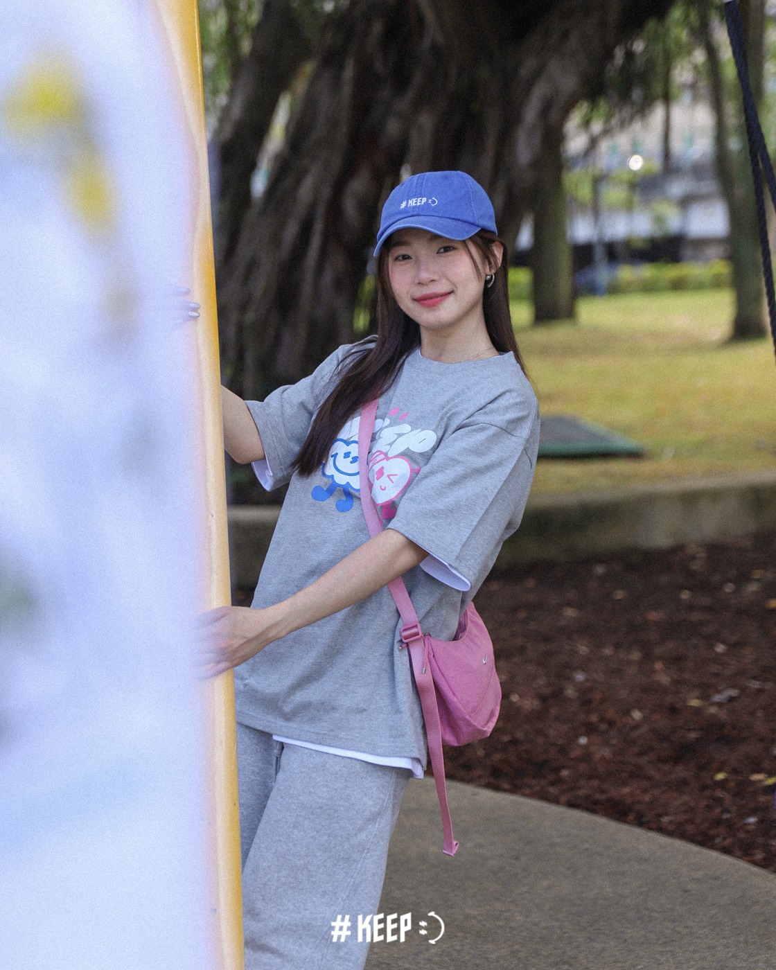 NIKE AURA CRESCENT 黑 粉紅 休閒 小LOGO 可調節背帶 收納 斜背包 側背包【HQ4370】