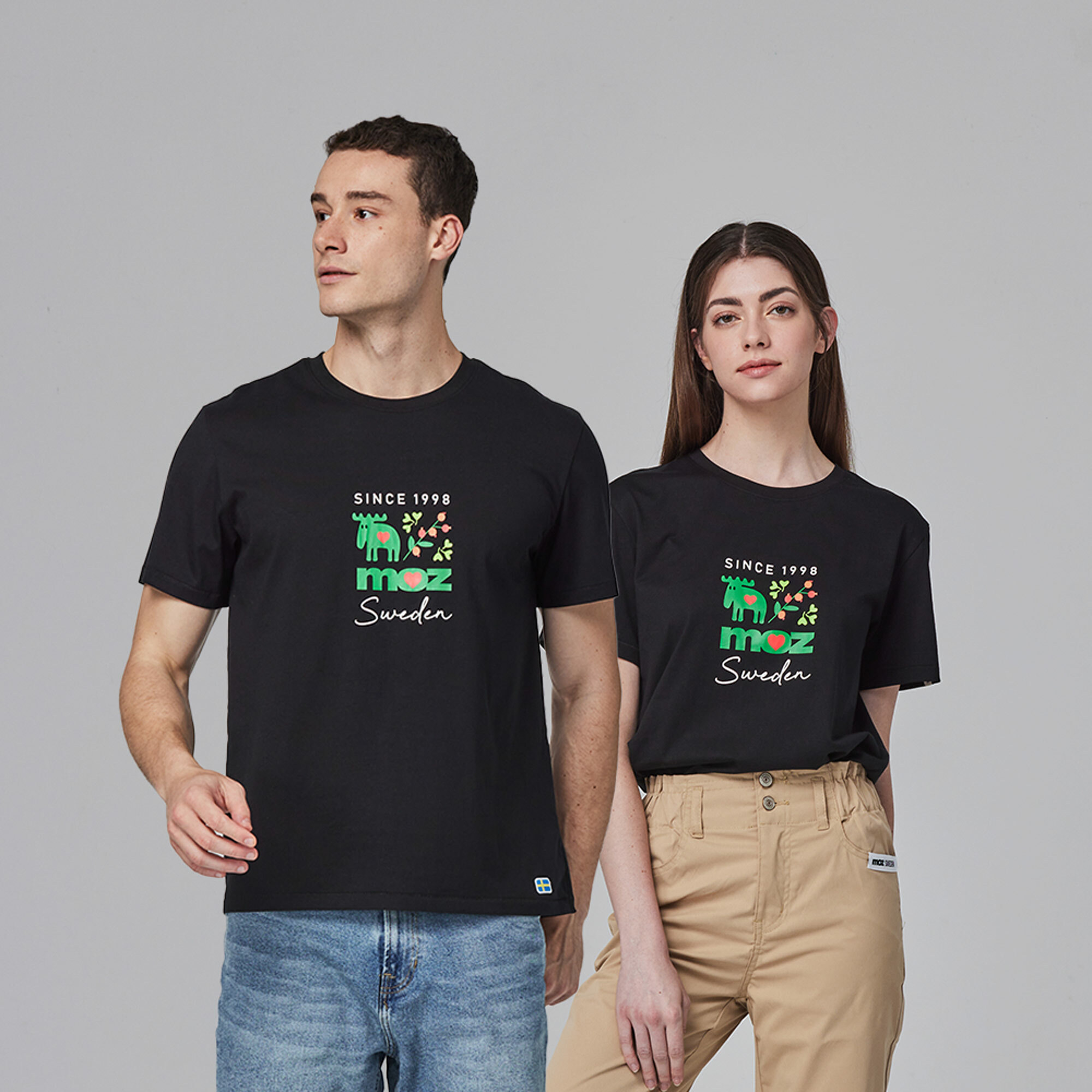 moz瑞典 駝鹿 藝術花園 舒適柔棉 100%純棉短T-萬年黑(亞洲版)男女共款