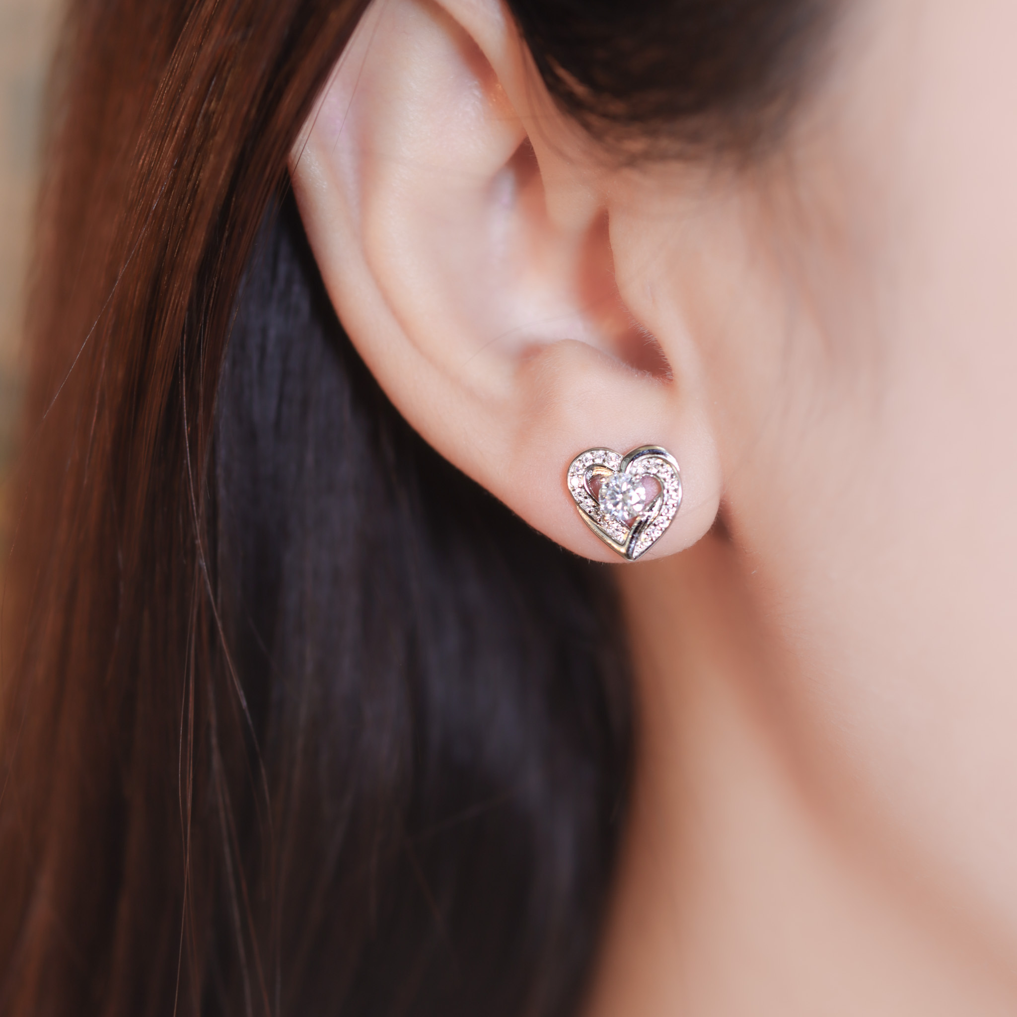 | 925純銀・厚鍍白金・莫桑石 | 愛意緊扣耳環 | EA0932 |